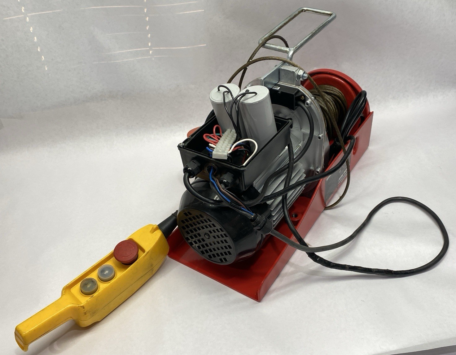 | Pittsburgh 2000 lb Remote Controlled Electric Hoist - For parts or not working - Maverick Industrial Sales