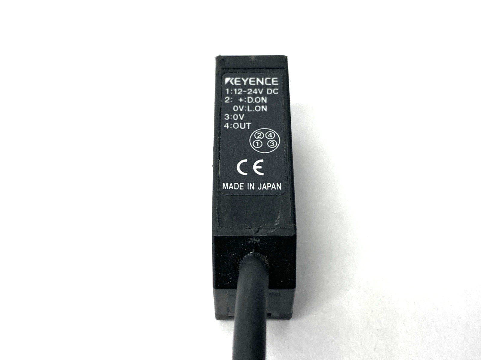 Keyence PZ-M62P Built-In Amplifier Photoelectric Sensor Square Retro-Reflective - Maverick Industrial Sales