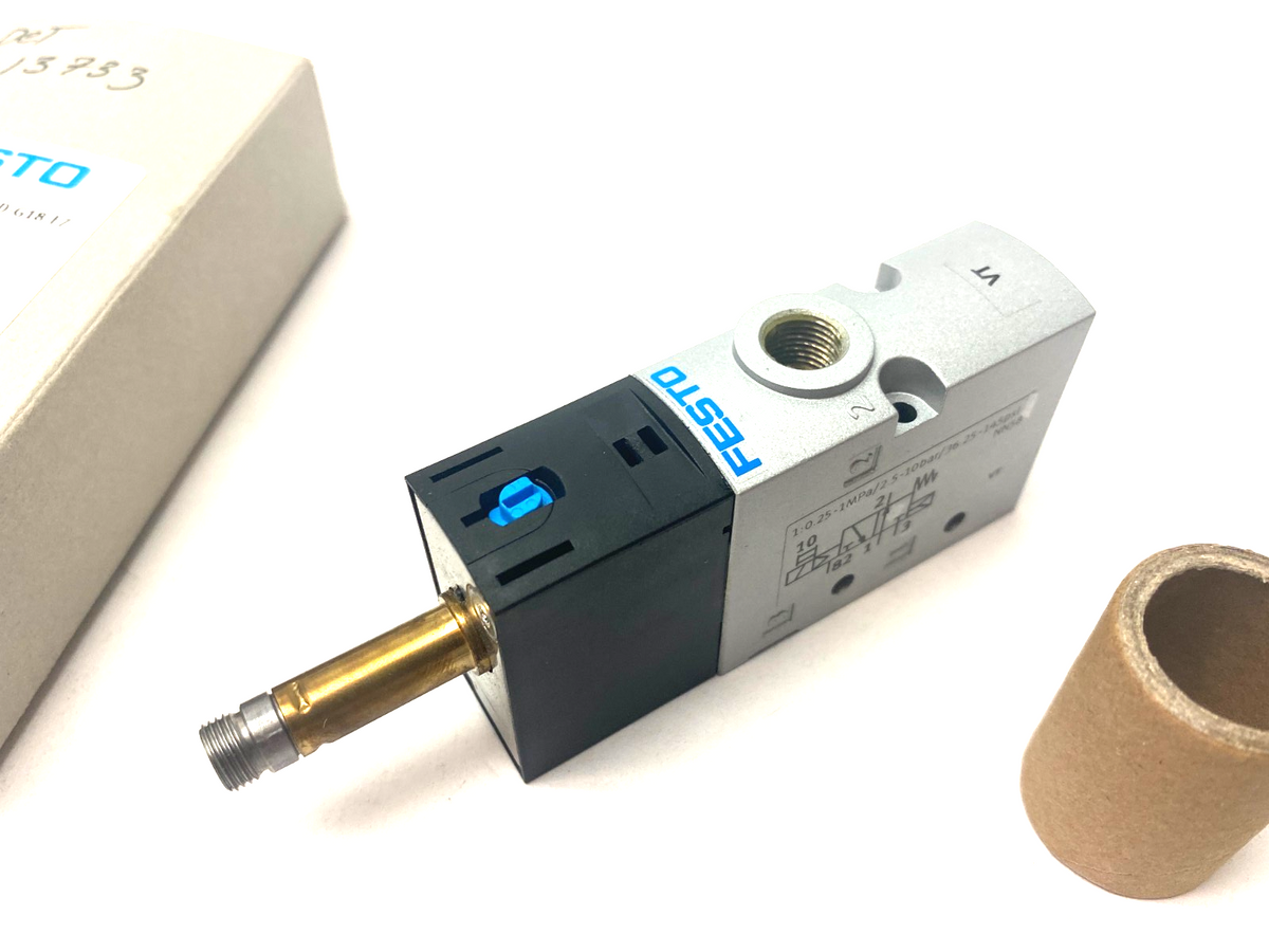 VUVS-L20-M32U-MD-G18-F7 | Festo Pneumatic Solenoid Valve 3/2-Way 575262 - New – Open box - Maverick Industrial Sales