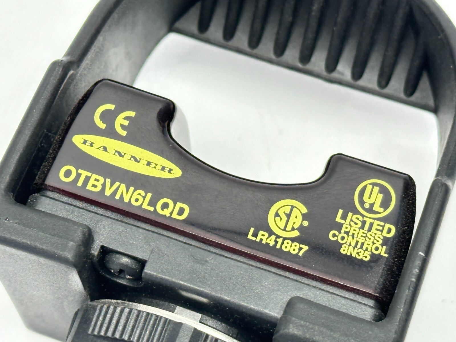 Banner OTBVN6LQD Momentary Action Touch Button 10-30VDC 35057 - Maverick Industrial Sales