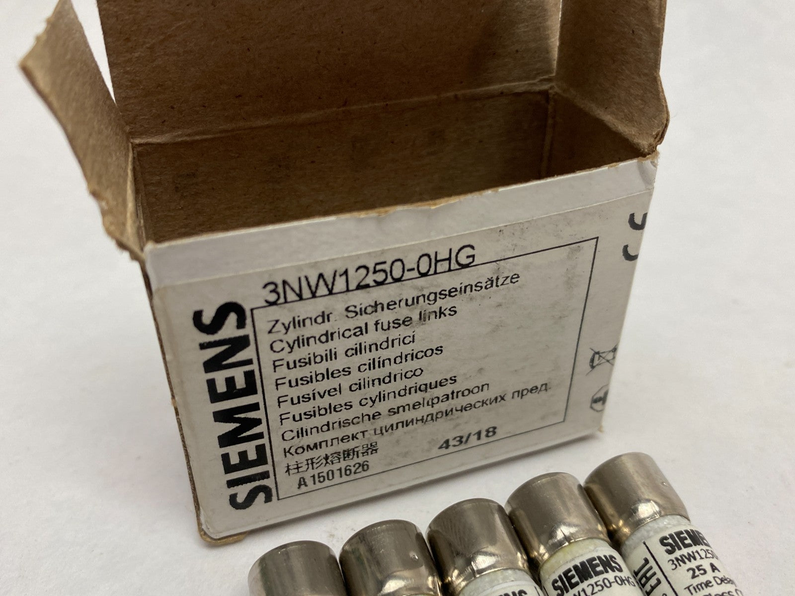 3NW1250-0HG | Siemens SENTRON Cylindrical Fuse, Slow-Blow, 25A, BOX OF 10- New – Open box - Maverick Industrial Sales