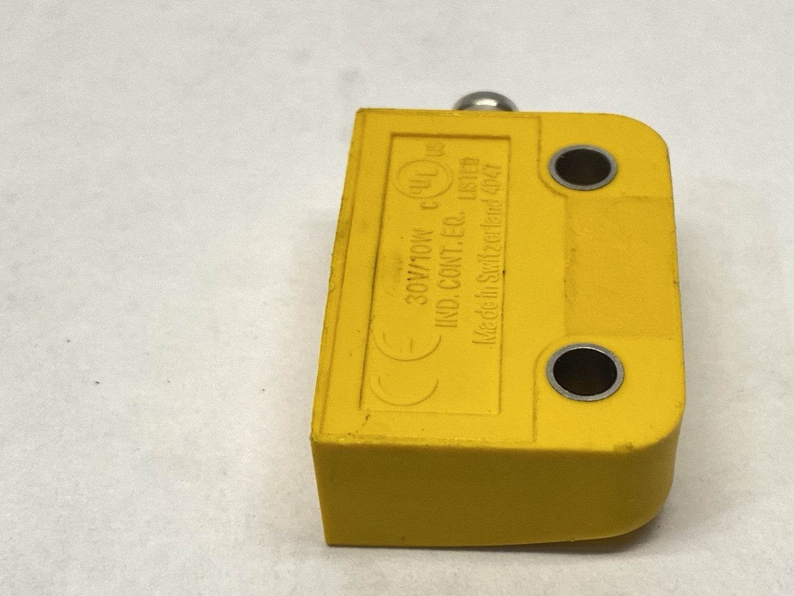 PSEN 1.1p-22 | Pilz V1.1 Magnetic Safety Switch 524122 - Used - Maverick Industrial Sales