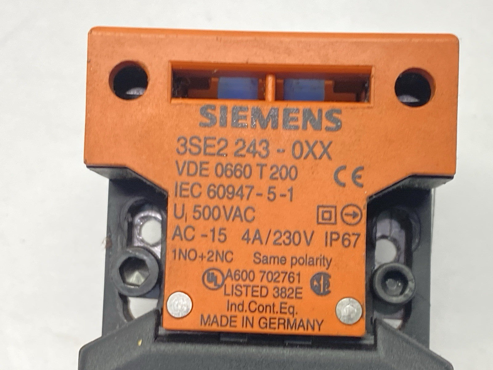 Siemens 3SE2243-0XX Safety Interlock Switch 4A 230V VDE0660T200 - Maverick Industrial Sales