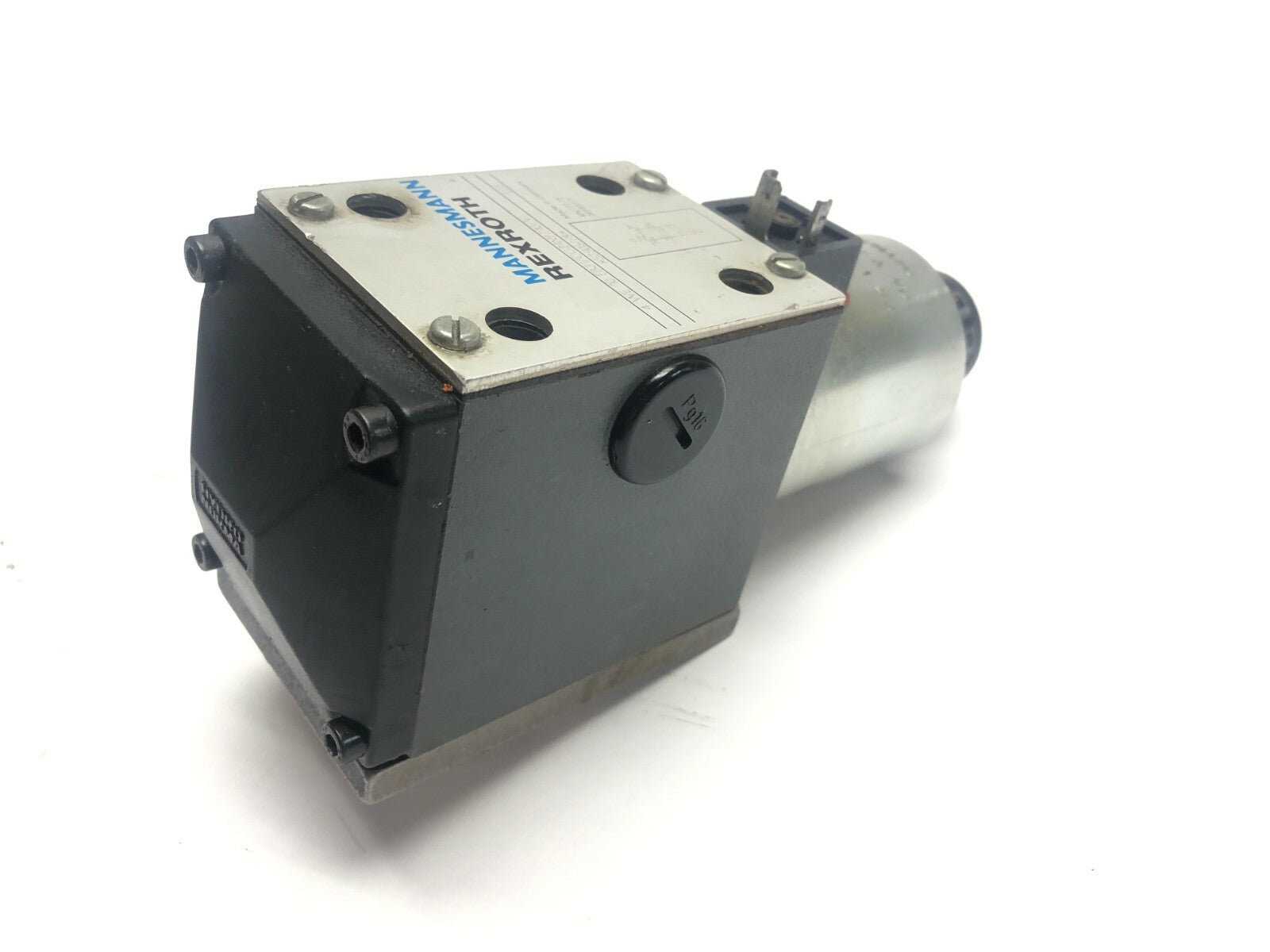 Mannesmann Rexroth 4 WE 10 EB31/CG24N9Z45/V Control Valve - Maverick Industrial Sales