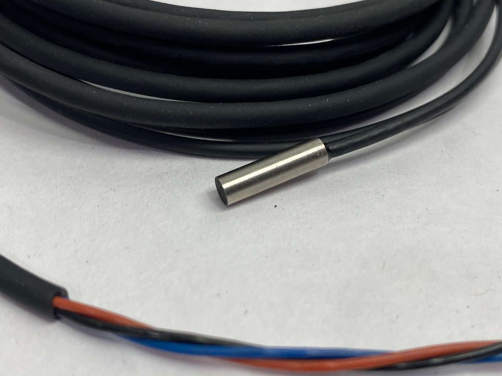 Keyence EM-038 Proximity Sensor Main Unit, Shielded Type, f3.8, NPN, NO BRACKET - Maverick Industrial Sales