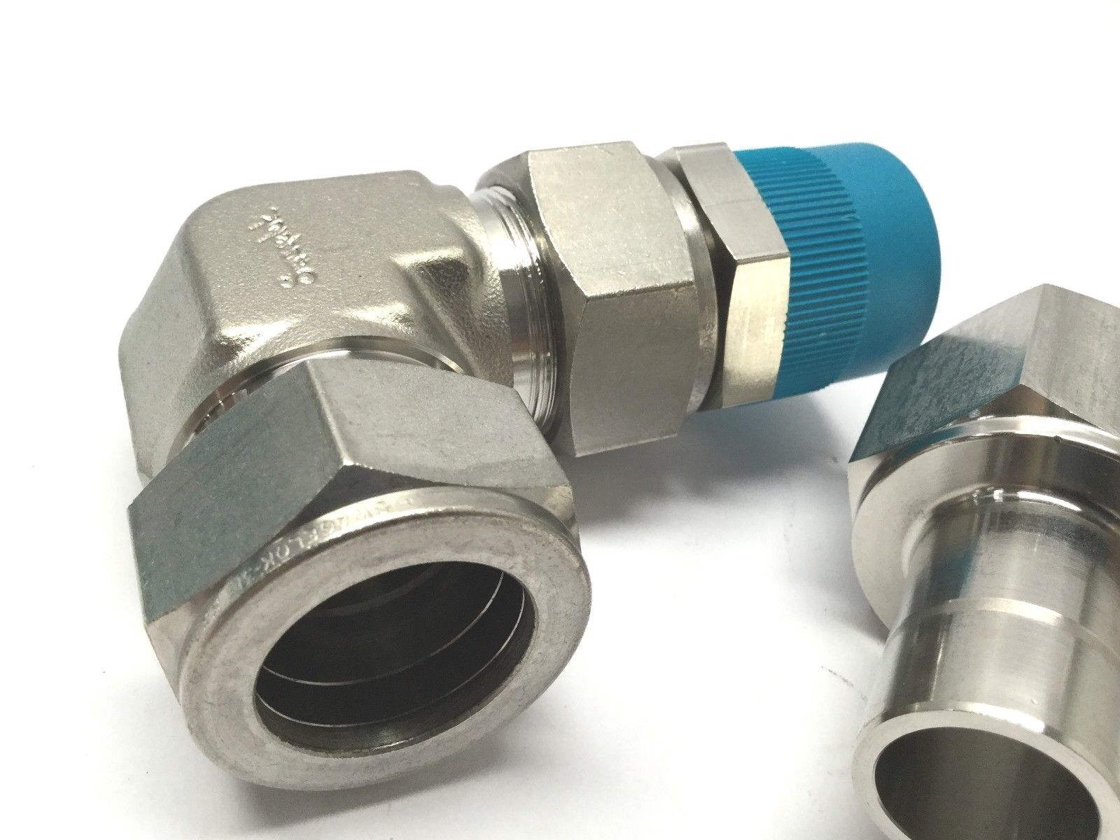 Namco Controls Swagelok EH709-40000 EH700 Series 90 Degree Union Elbow - Maverick Industrial Sales