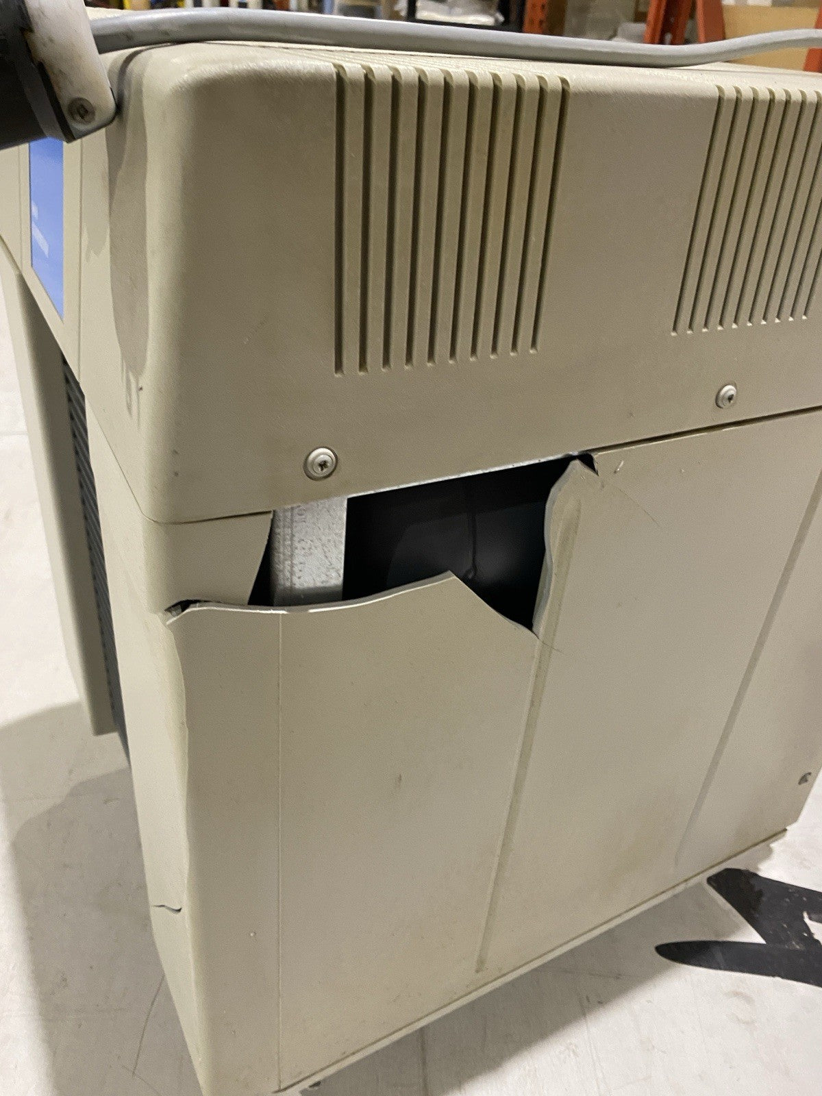 CTI Cryogenics 8135901G001 3Ph 9600 Series Compressor 380-460V Broken Casing - Maverick Industrial Sales