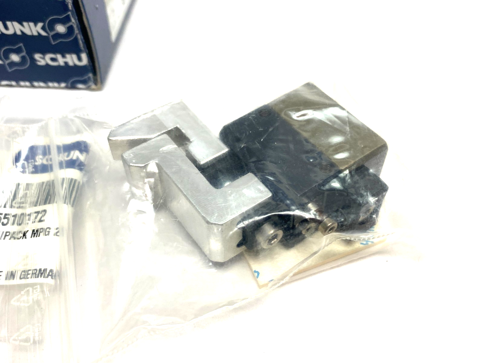 0340010 | Schunk 2-Finger Parallel for Small Components MGP 25, 3mm Stroke per Jaw - New – Open Box - Maverick Industrial Sales