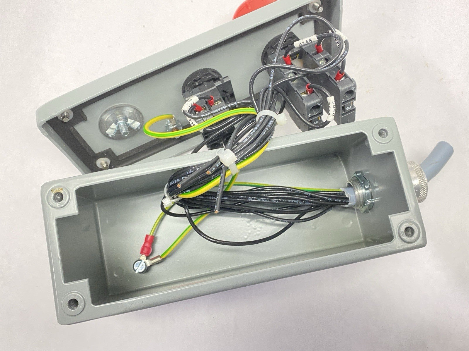 E3PBGXM | Hoffman Enclosure w/ Allen Bradley 800FP-LF3 800FP-MT44 - Used - Maverick Industrial Sales