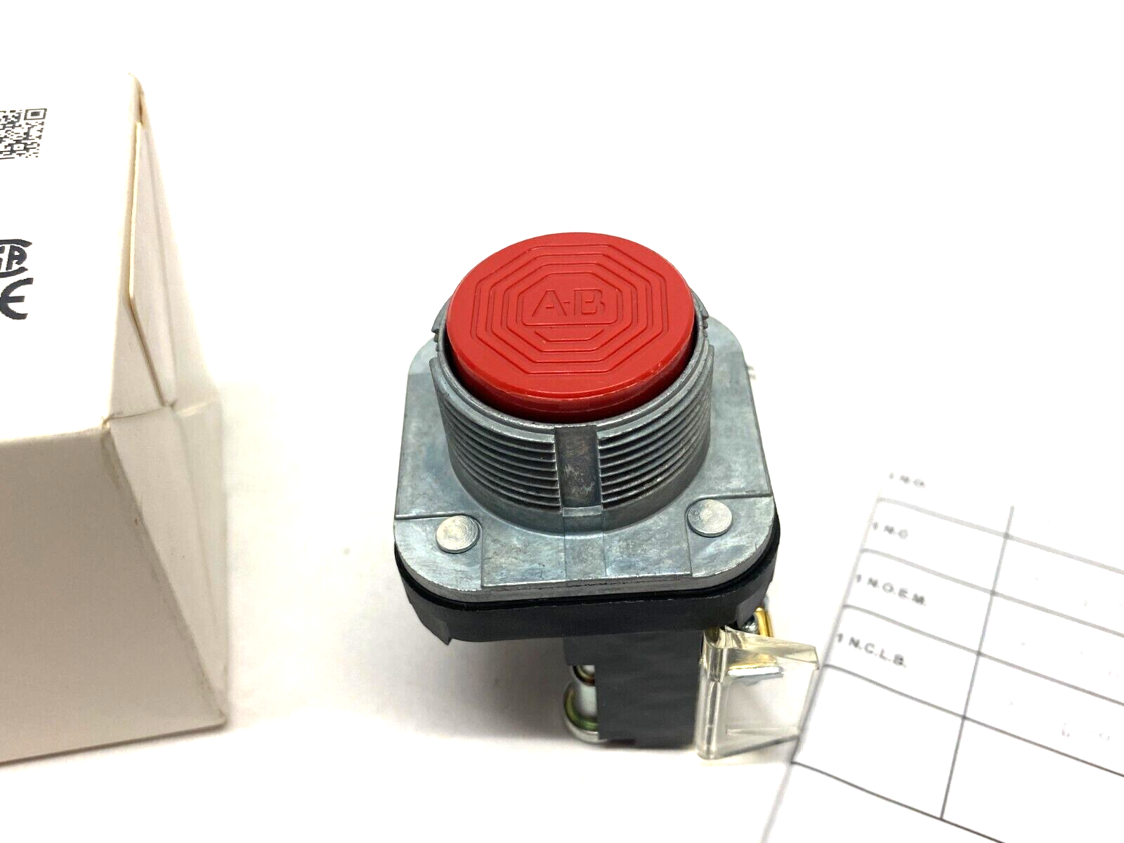 Allen Bradley 800T-A6A Ser. T Non-Illuminated Momentary Pushbutton Flush RED - Maverick Industrial Sales