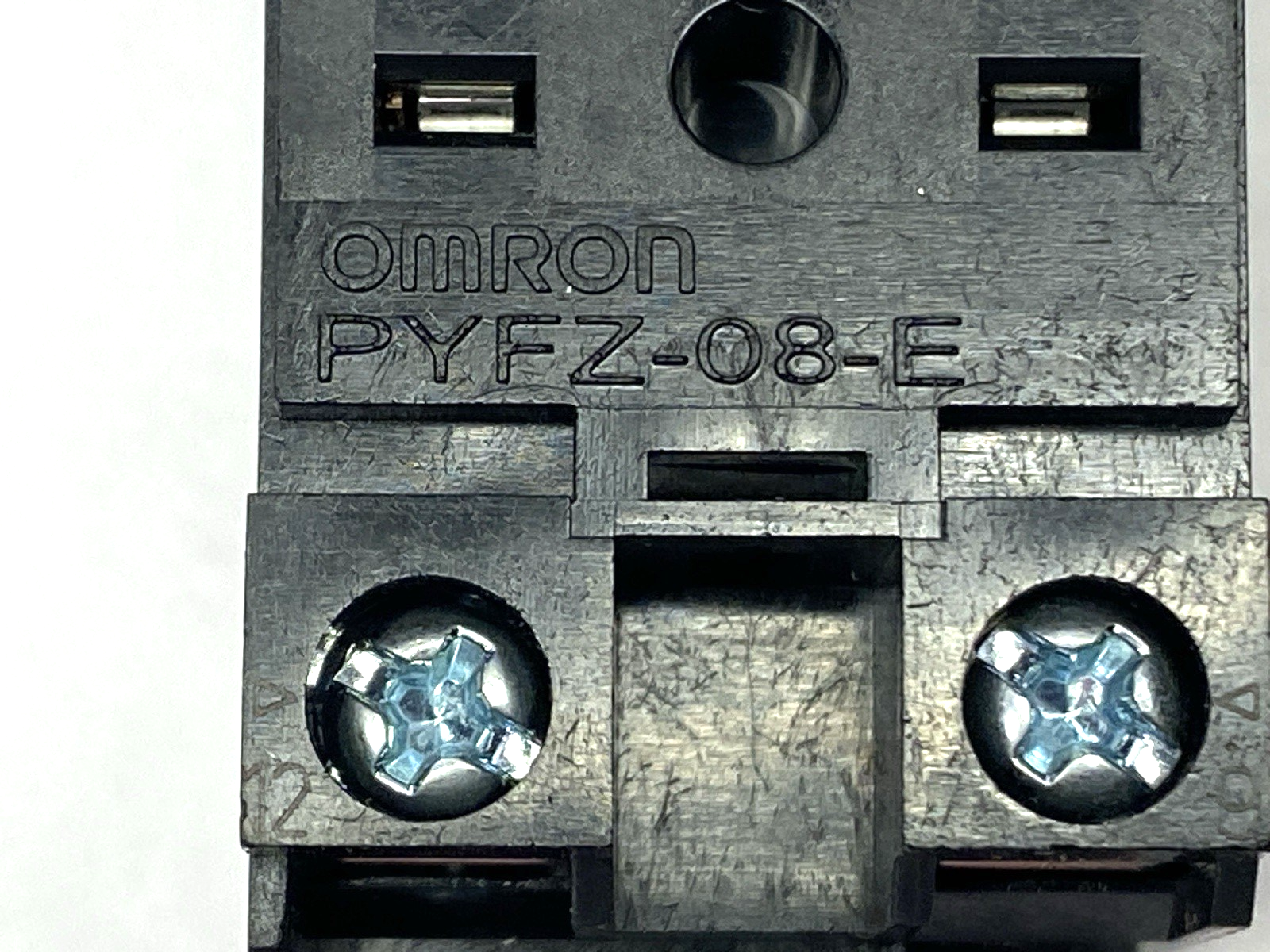 PYFZ-08-E | Omron Relay Socket 250VAC 10A - New – Open box - Maverick Industrial Sales