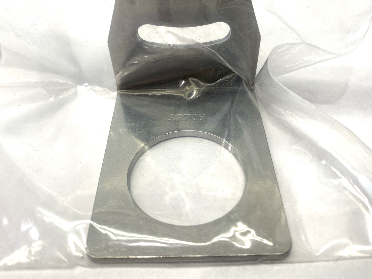 SMB30A | Banner Right-Angle Mounting Bracket Stainless Steel for 30mm Sensor 32723 - New - Maverick Industrial Sales