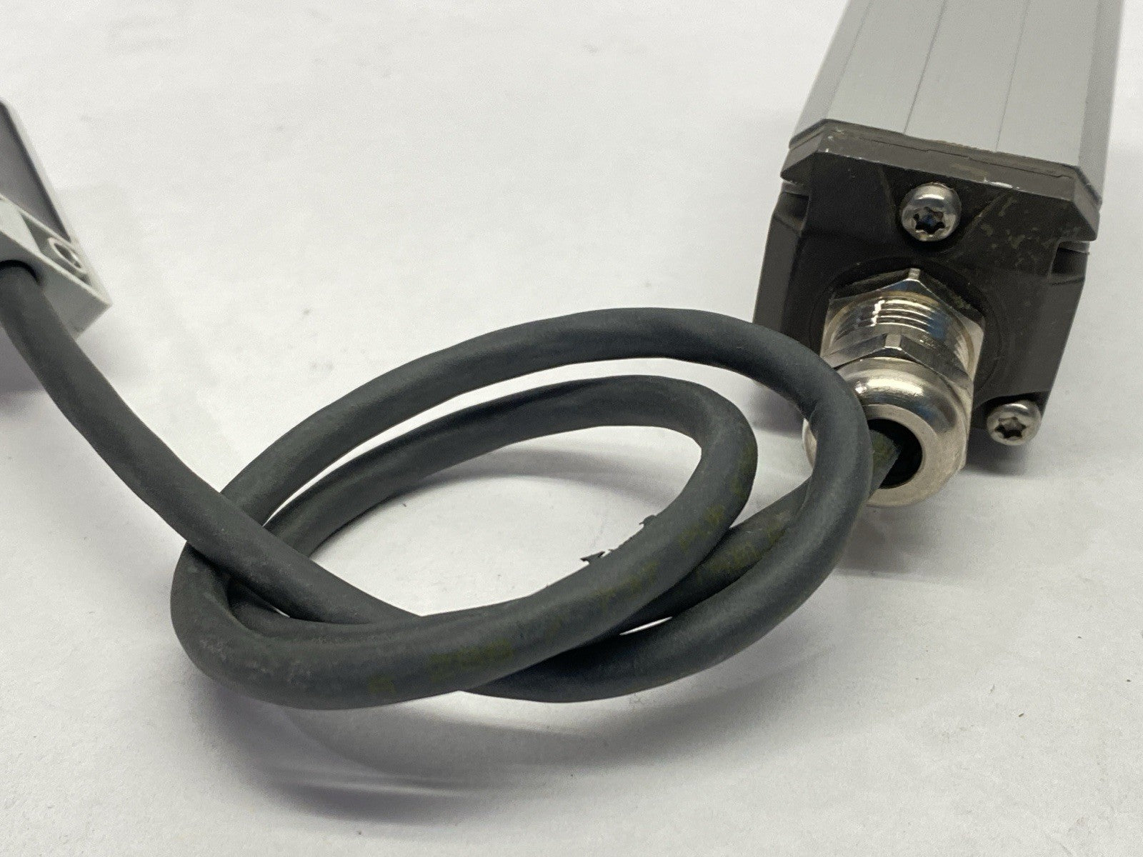 BIS M-402-045-004-07-S4 | Balluff HF RFID Head w/ Processor Unit BIS00M1 - For parts or not working - Maverick Industrial Sales
