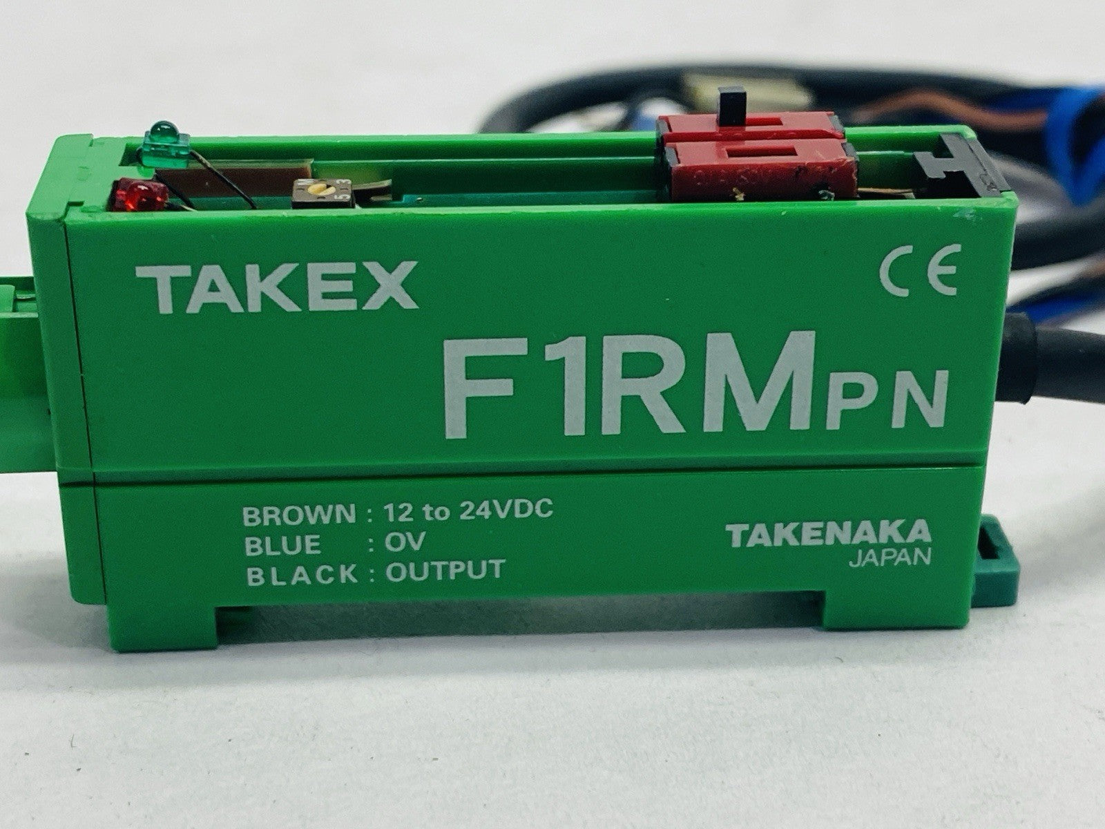 Takex F1RMPN Green Fiber Optic Sensor With Cable 12-24VDC - Maverick Industrial Sales