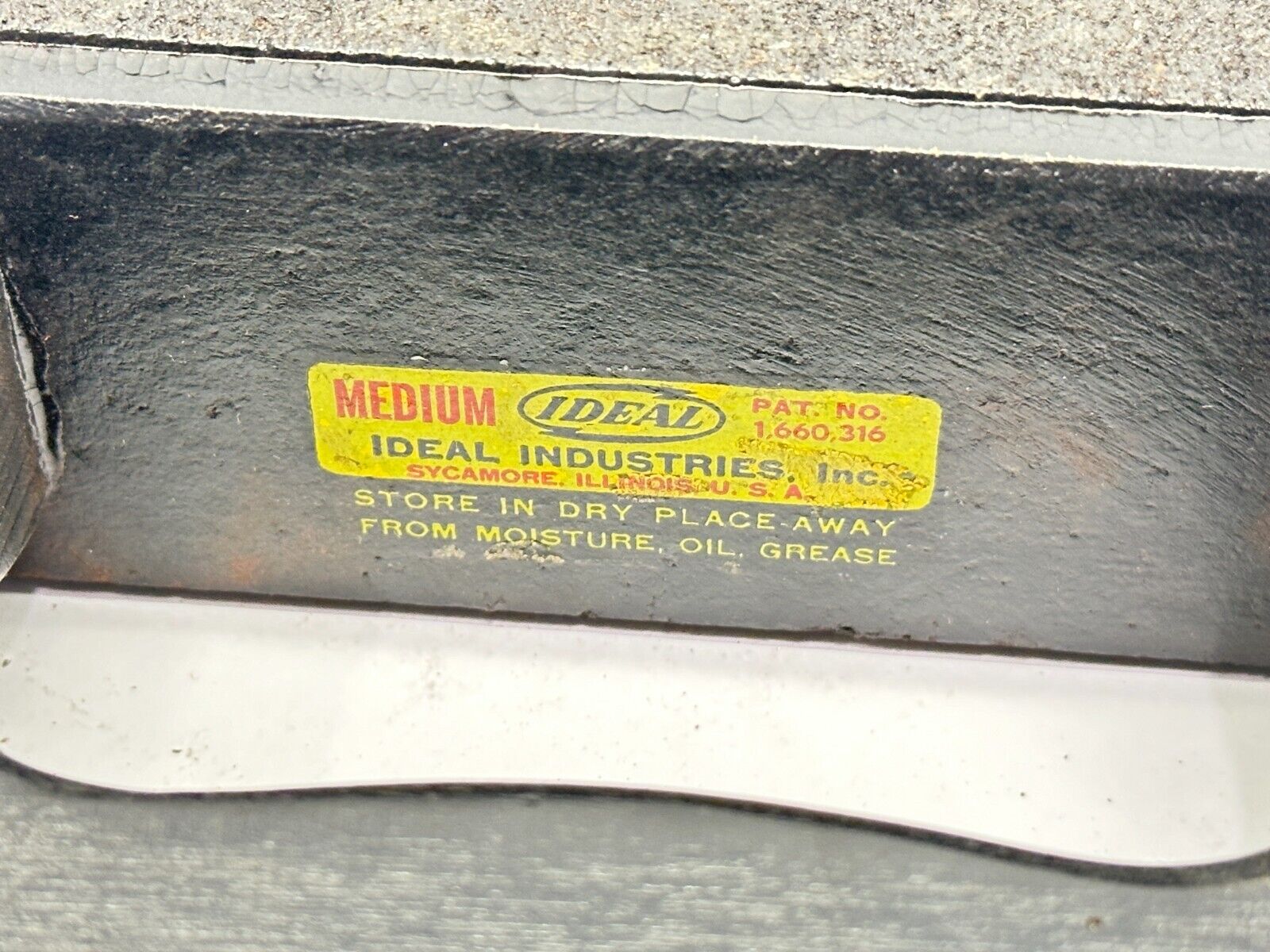 Ideal 80-389 Medium Resurfacer Block w/ Handle 6" x 2" x 3" - Used - Maverick Industrial Sales