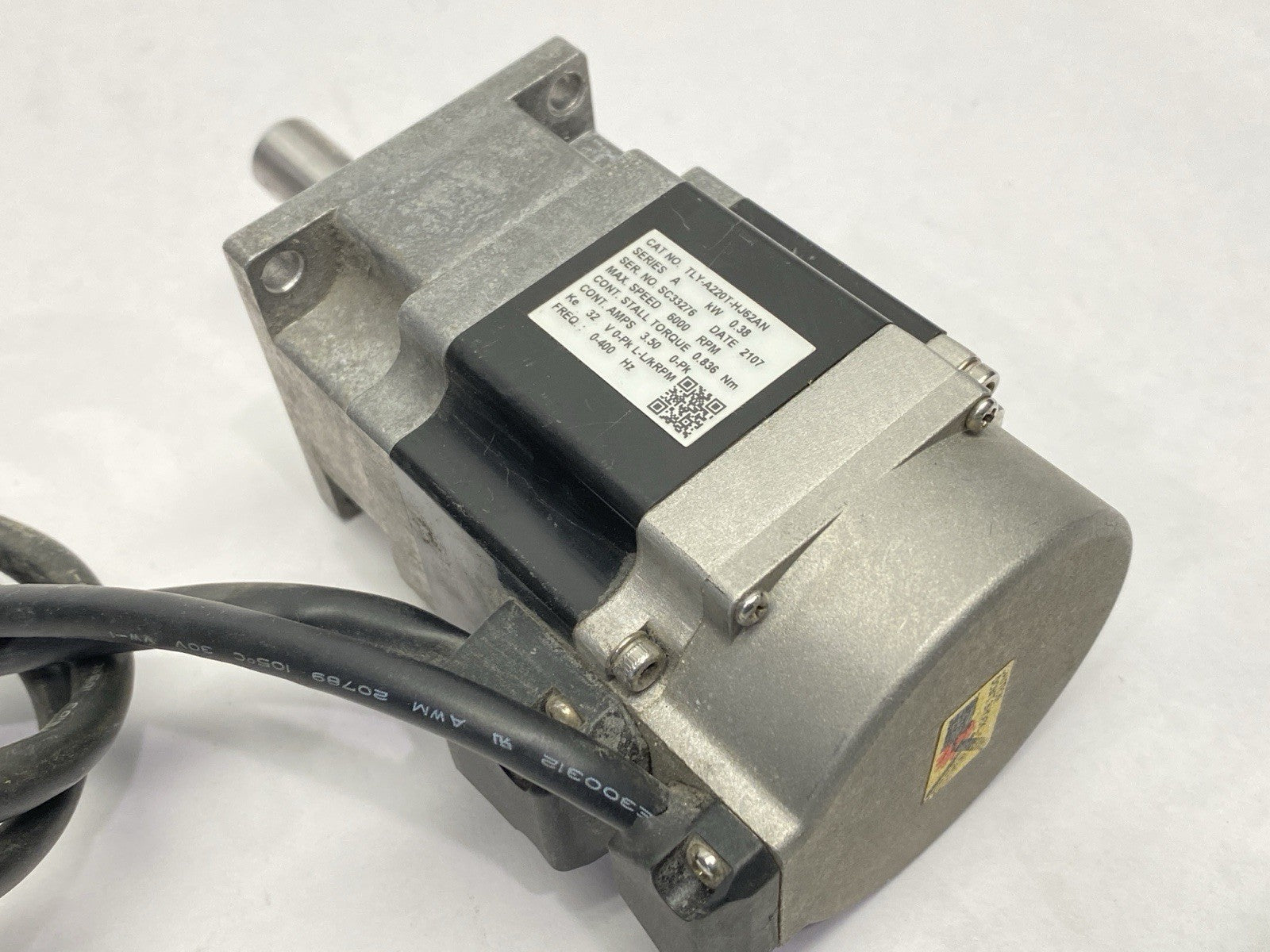TLY-A220T-HJ62AN | Allen Bradley Ser A Kinetix TYL Servo Motor 6000RPM 0.38kW - For parts or not working - Maverick Industrial Sales