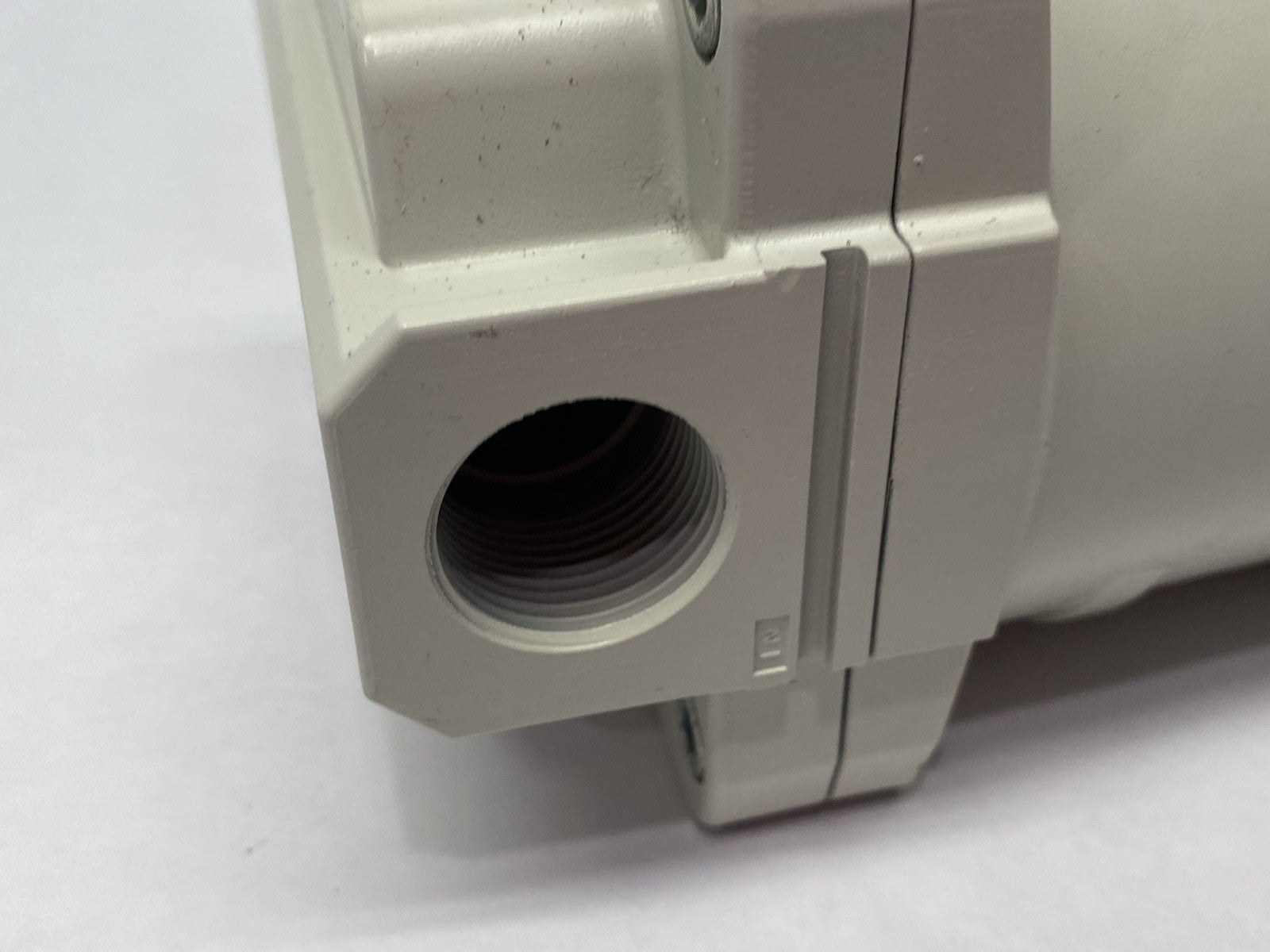 AMF450C-F06-X357 | SMC Odor Removal Filter, 3/4" European Ports - Used - Maverick Industrial Sales