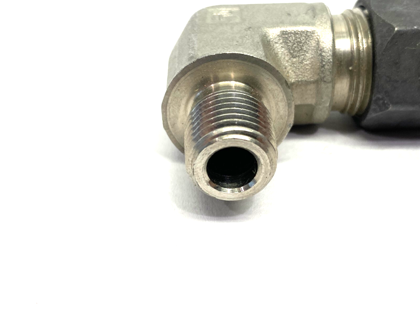 Parker 8-4 CBU-SS Ferulok 24° Flareless 90-Deg Elbow Fitting 1/2" to 1/4"-18 - Maverick Industrial Sales