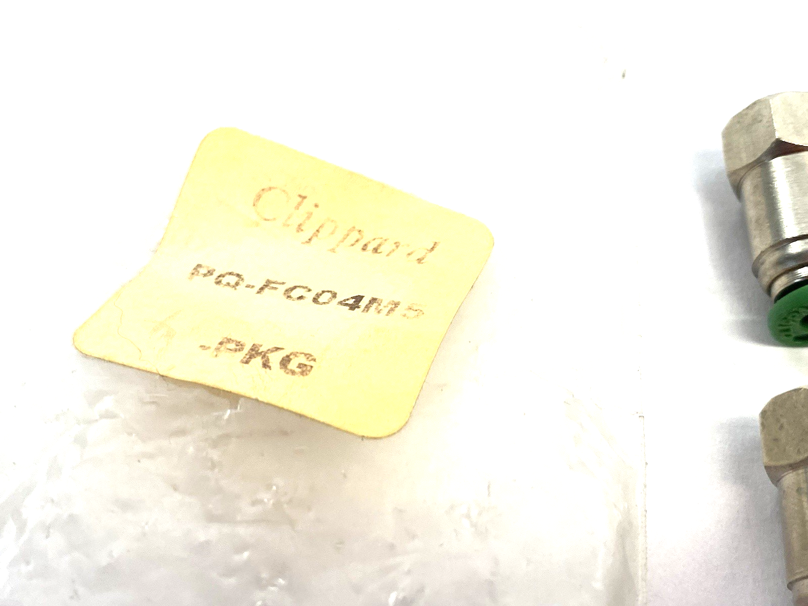PQ-FC04M5-PKG | Clippard Quick-Push Fitting 4mm OD Tube M5 Female Thread LOT OF 15 - New – Open box - Maverick Industrial Sales