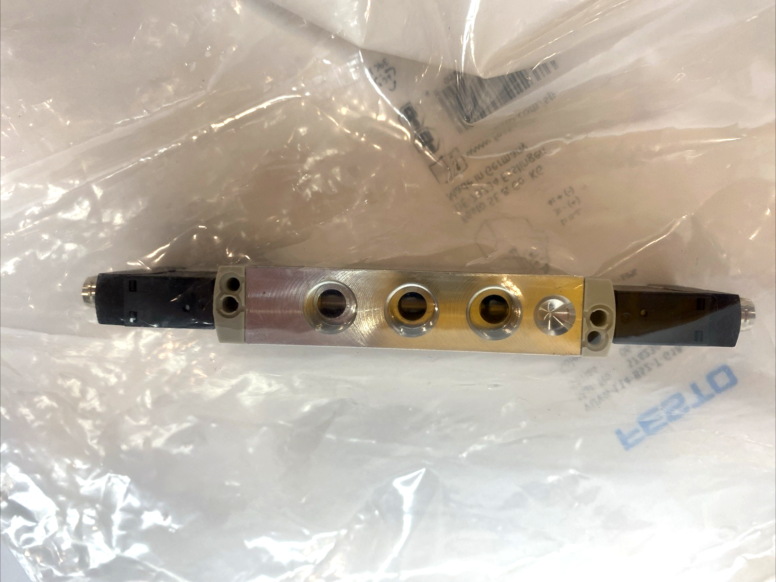 Festo VUVG-L14-B52-T-G18-1R8L Solenoid Valve Pneumatic, 24VDC, 5/2-Way 574230 - Maverick Industrial Sales