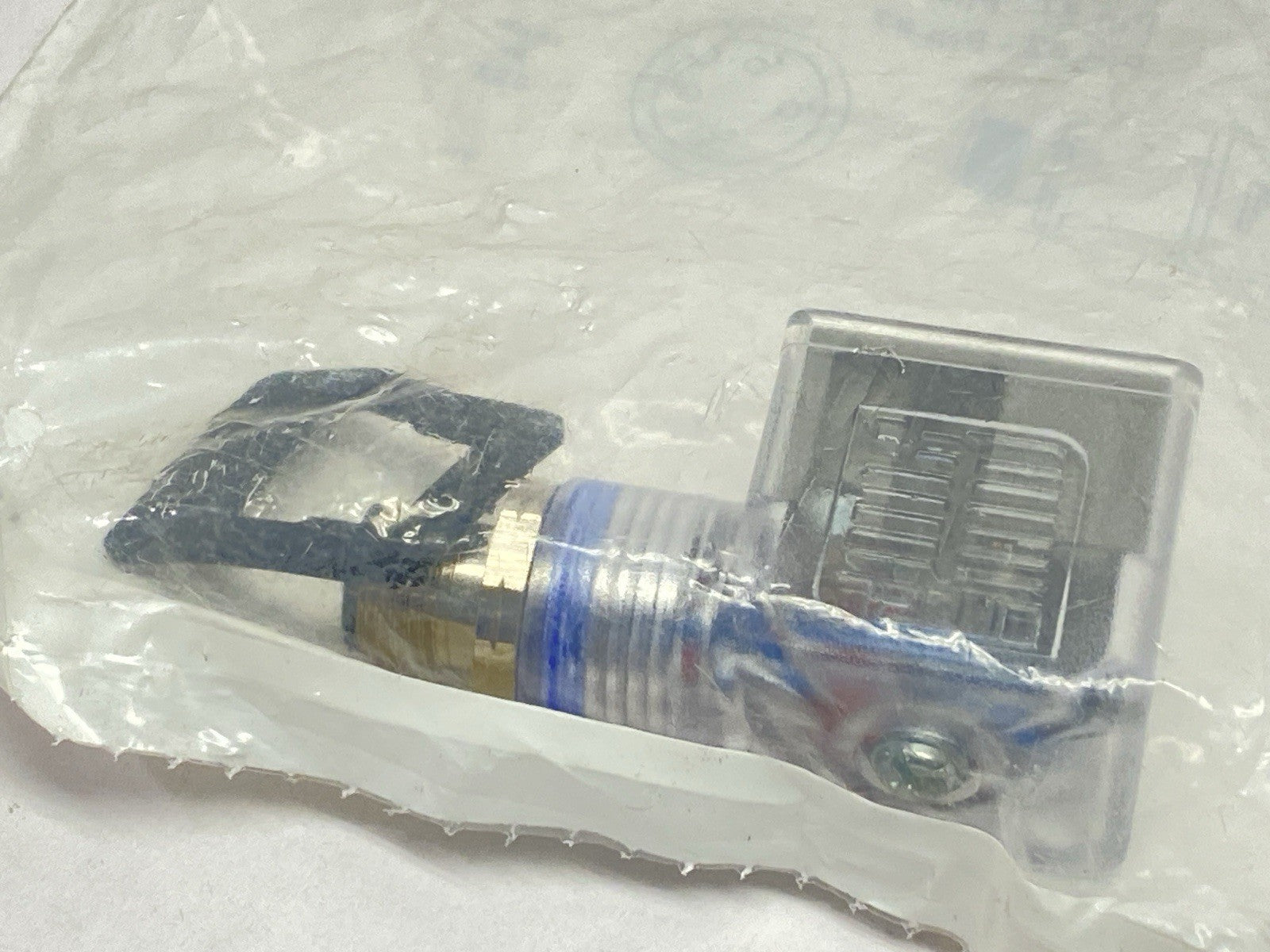 VDG-029-3401 | Mencom Solenoid Valve Adapter M12 4A 24V - New - Maverick Industrial Sales