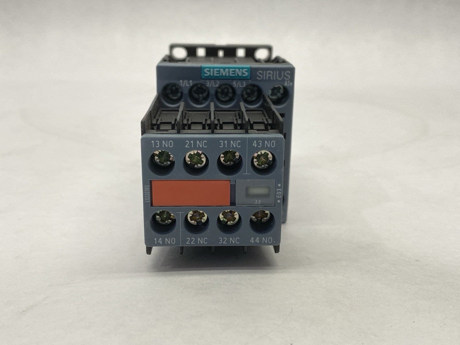 Siemens 3RT2015-1FB44-3MA0 Power Contactor 3-Pole 2NO 2NC 7A 3kW / 400V 24VDC - Maverick Industrial Sales