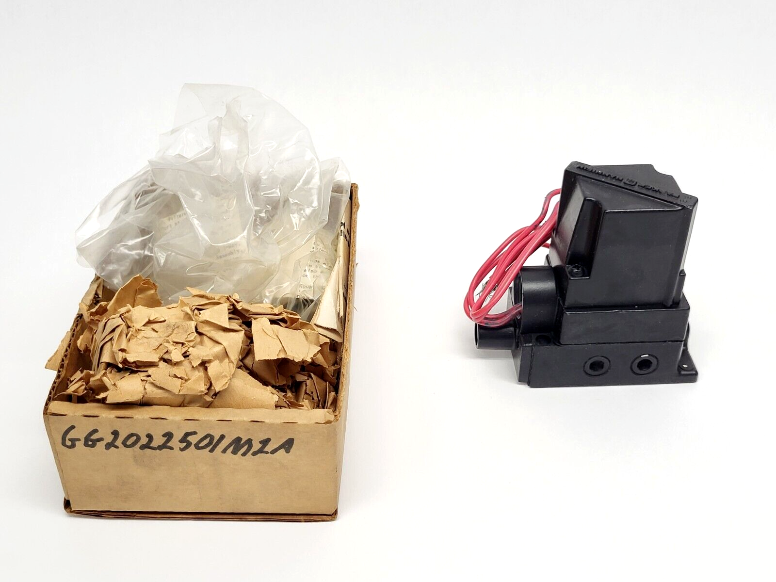 Parker Hannifin GG202-25-M2A Solenoid Valve 4-Way 2-Position 1/4" NPT 4-Port - Maverick Industrial Sales