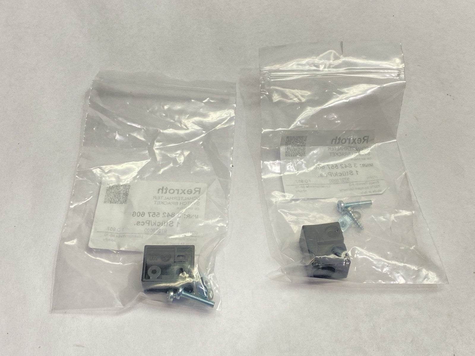 3 842 557 606 | Bosch Rexroth 3842557606 Switch Bracket SH 2/HQ-R QTY OF 2 - New - Maverick Industrial Sales