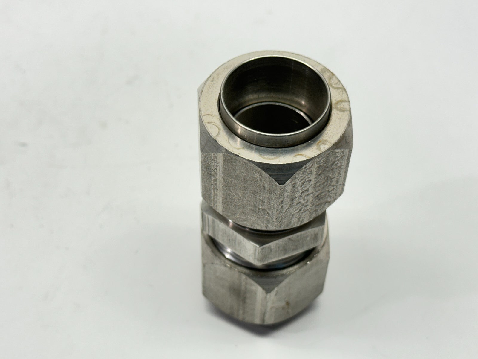 Parker 24 HBTX-SS Triple Lok 37 Degree Flare Union Stainless Steel 1-1/2" - Maverick Industrial Sales