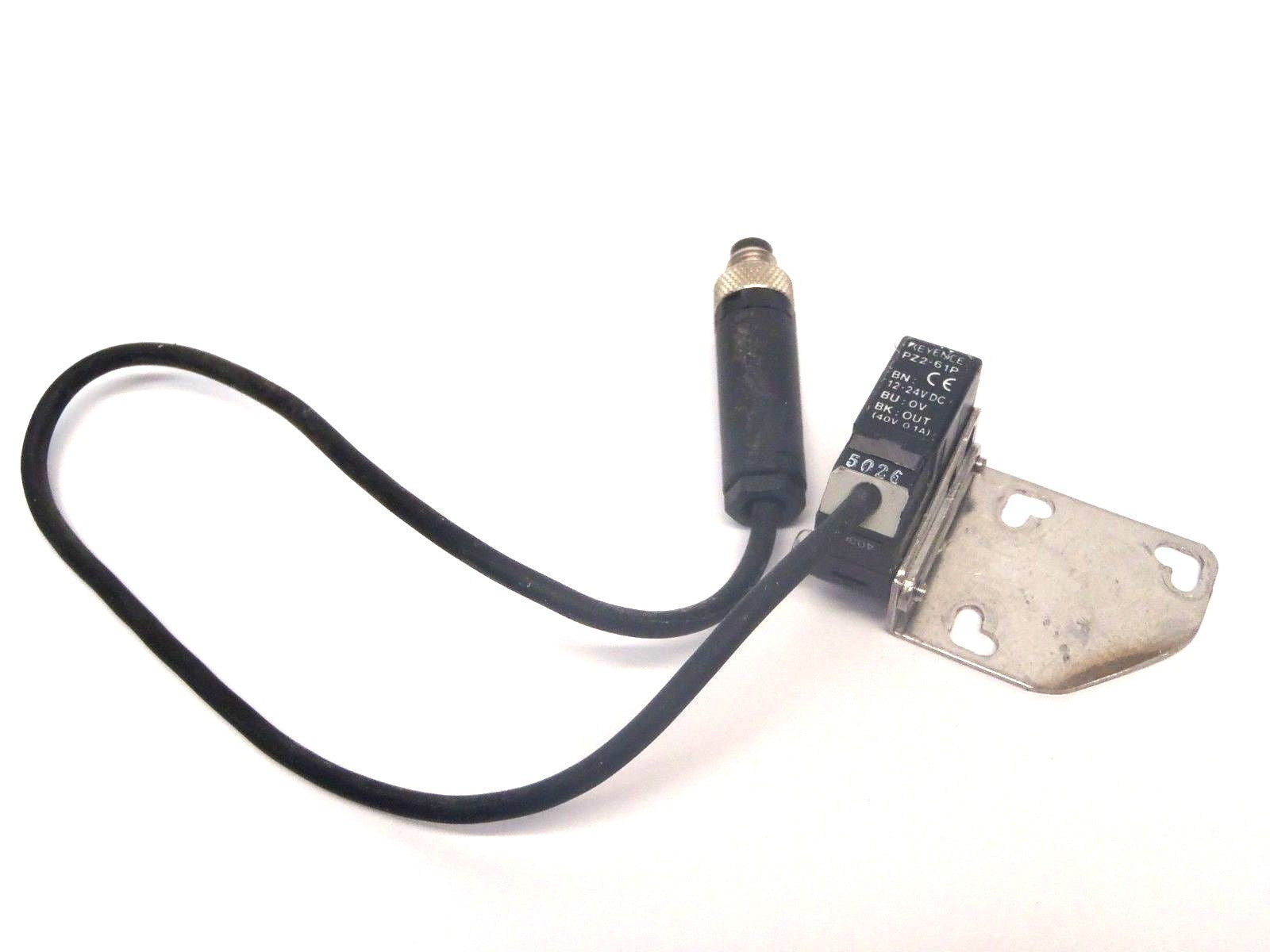 Keyence PZ2-61P Photoelectric Amplifier 12-24VDC w/ Bracket - Maverick Industrial Sales