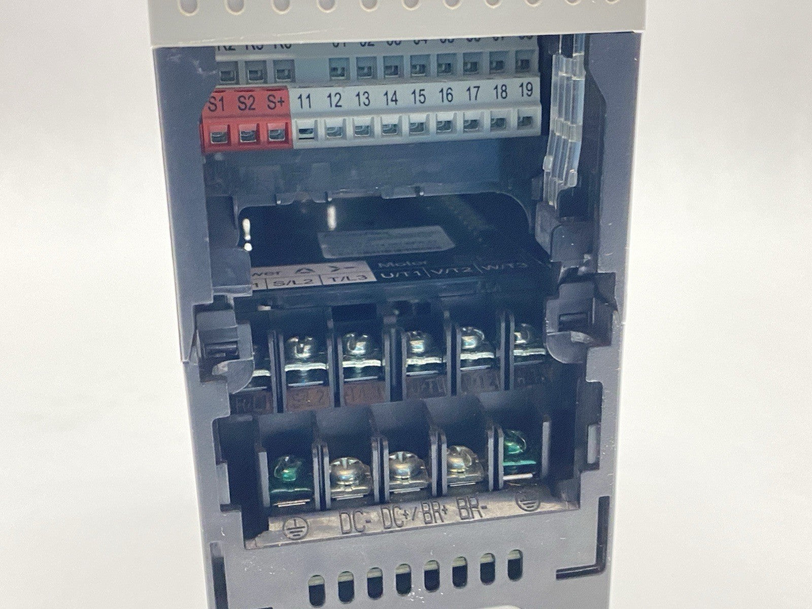25B-D2P3N104 | Allen Bradley Ser A PowerFlex 525 AC Drive 2.3A 0-460V 0.75kW/1HP - Used - Maverick Industrial Sales