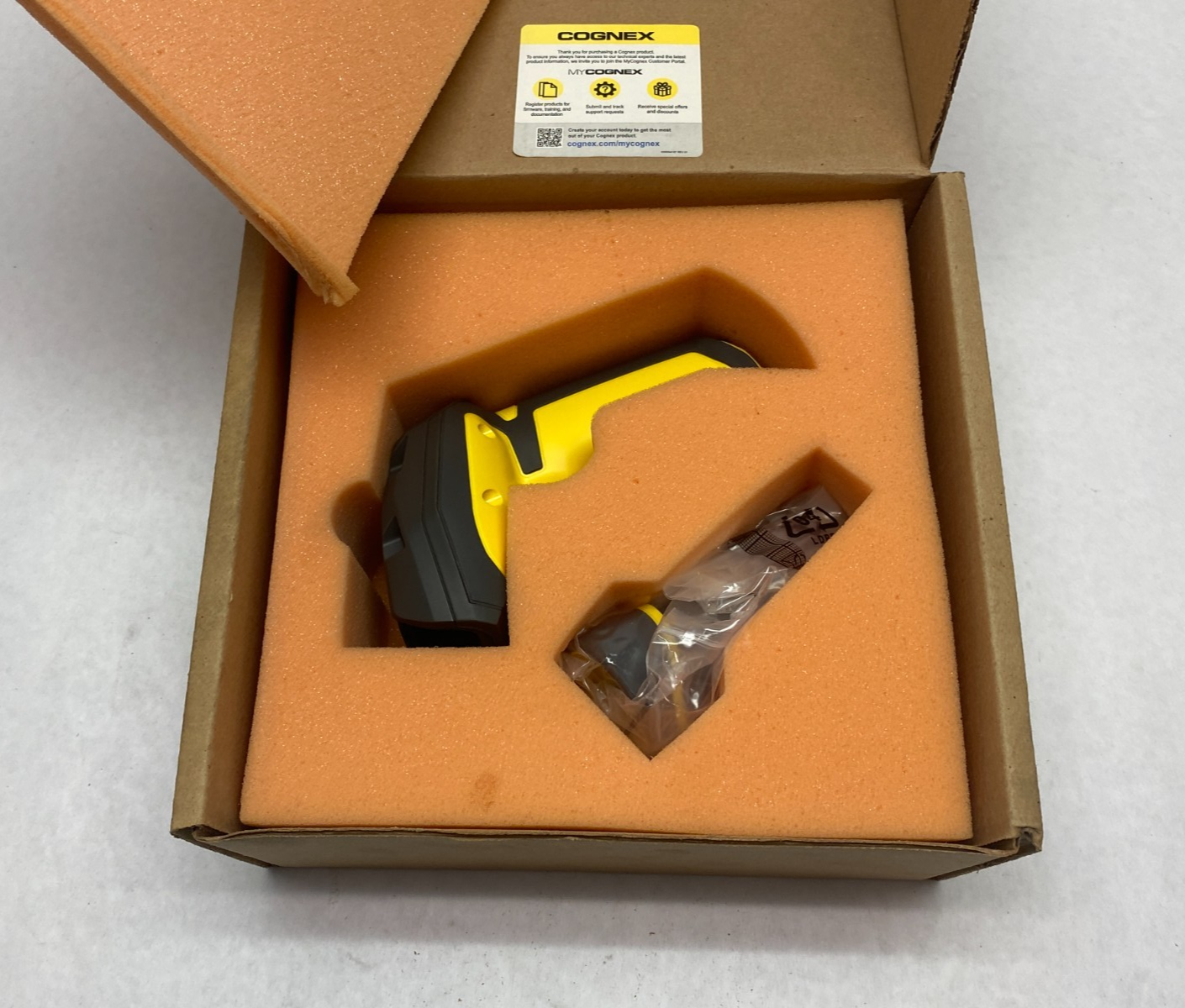 Cognex DMR-8072DL-0200 Dataman Handheld Barcode Scanner 828-11433-1R - Maverick Industrial Sales