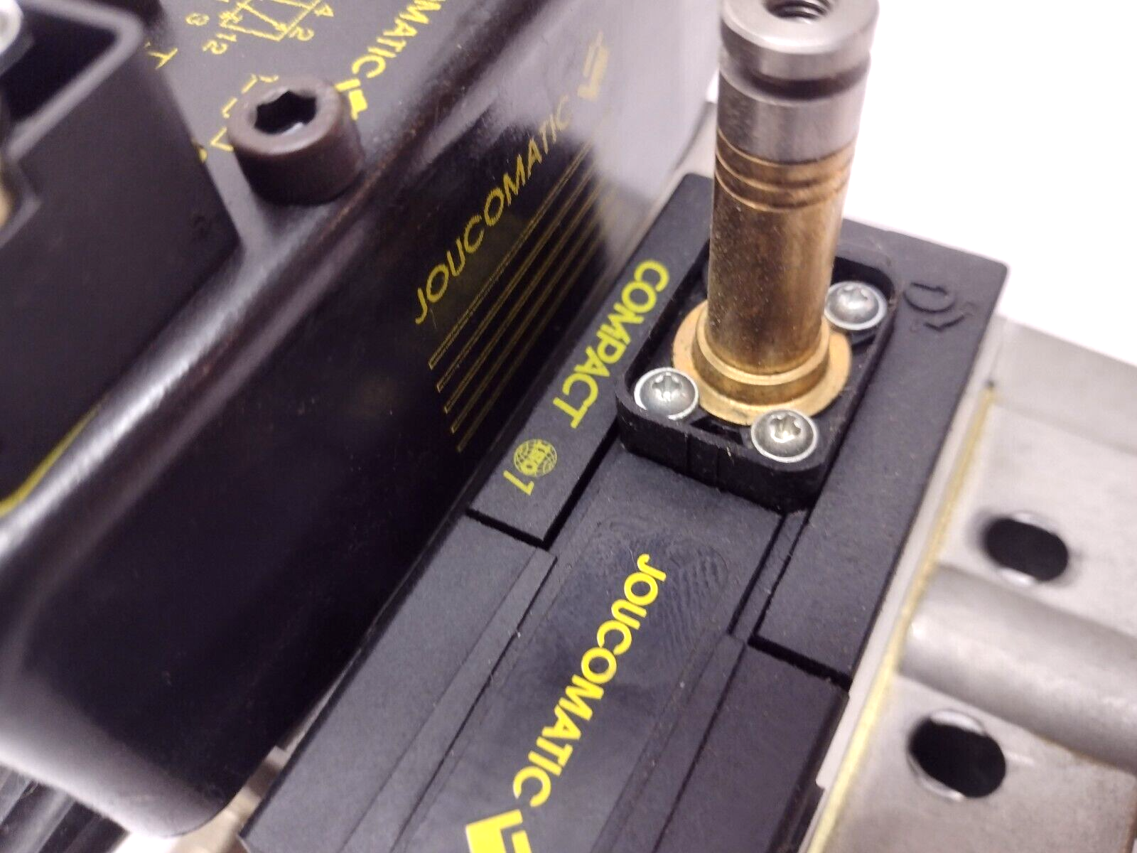 346 00 173, 355 00 087, 355 00 088 | Joucomatic Compact1 Pneumatic Manifold - Used - Maverick Industrial Sales