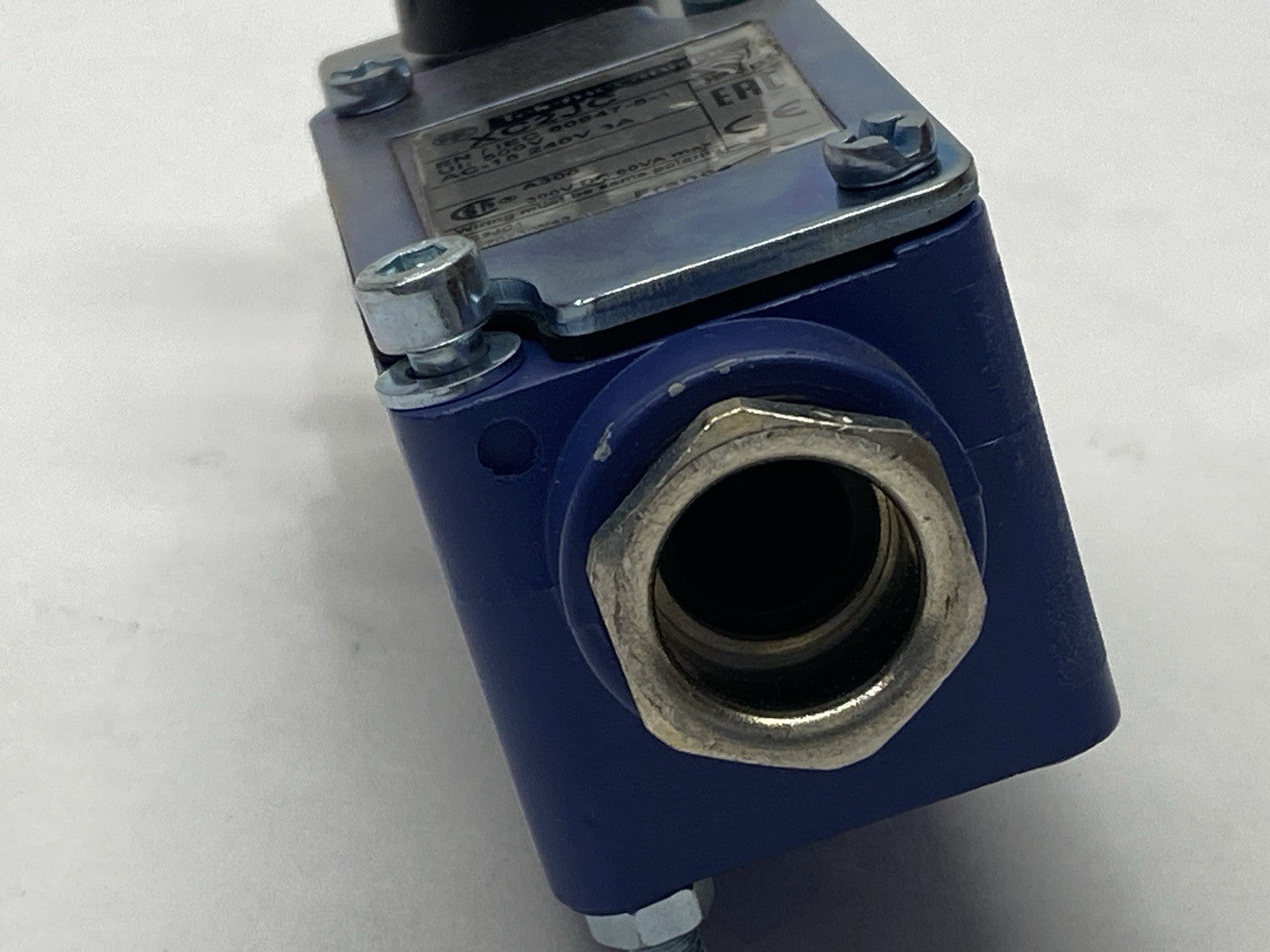 Telemecanique XC2JC Roller Lever Limit Switch 3A 240V - Maverick Industrial Sales