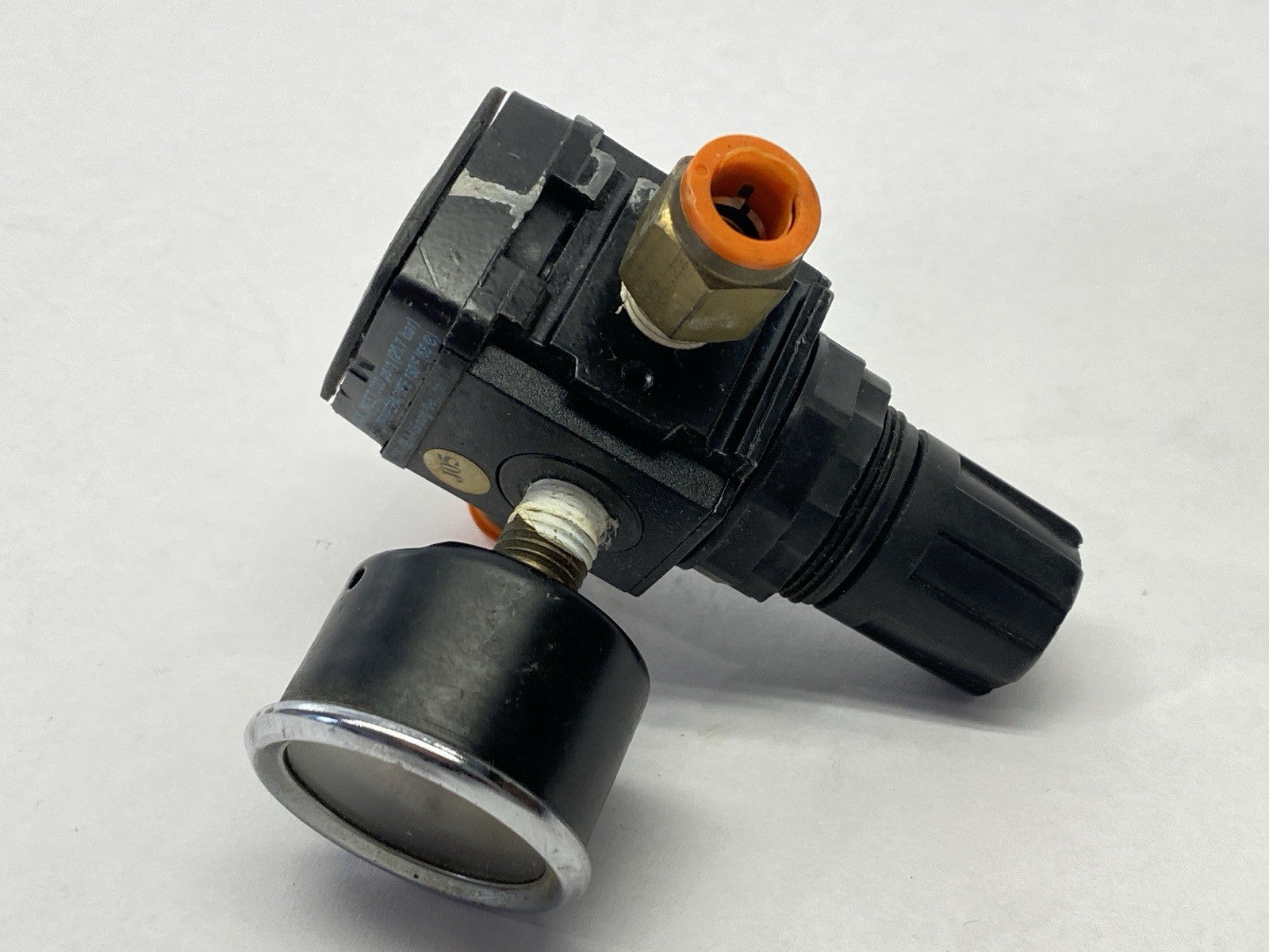 R08-02-F000 | Wilkerson Pneumatic Regulator 0-125PSIG 1/4" NPT w/ Gauge - Used - Maverick Industrial Sales