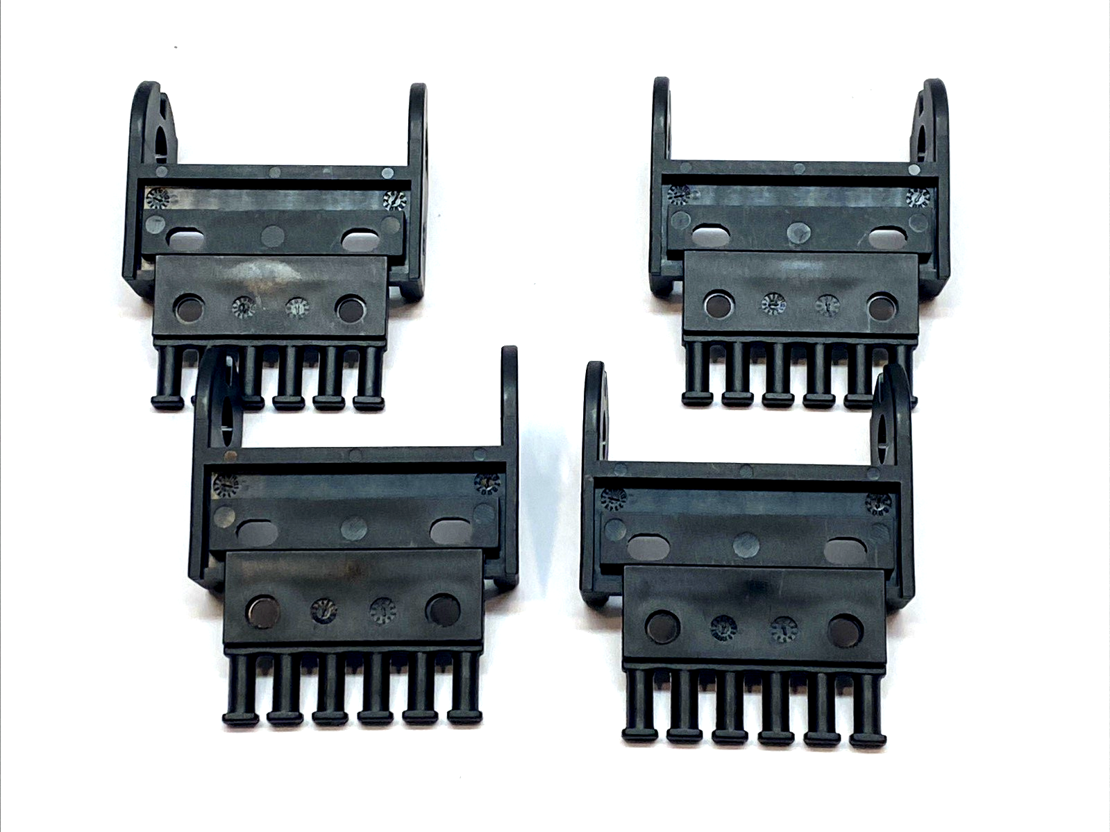 Igus 250.1PZ Mounting Bracket For E2/250 Energy Chain LOT OF 4 - Maverick Industrial Sales