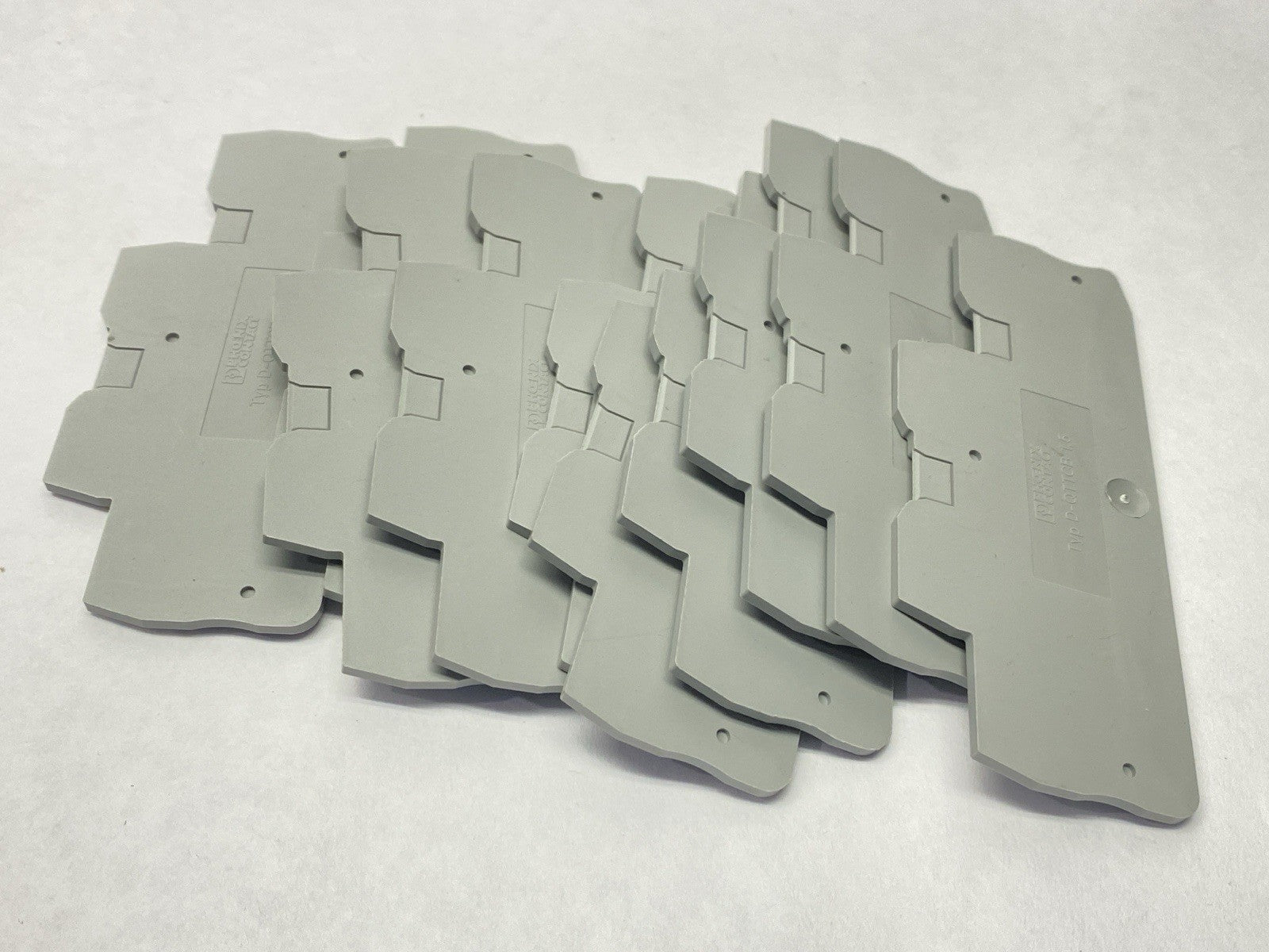 D-QTTCB 1,5,3205187 | Phoenix Contact D-QTTCB 1,5 End Cover Gray 3205187 LOT OF 10 - Used - Maverick Industrial Sales