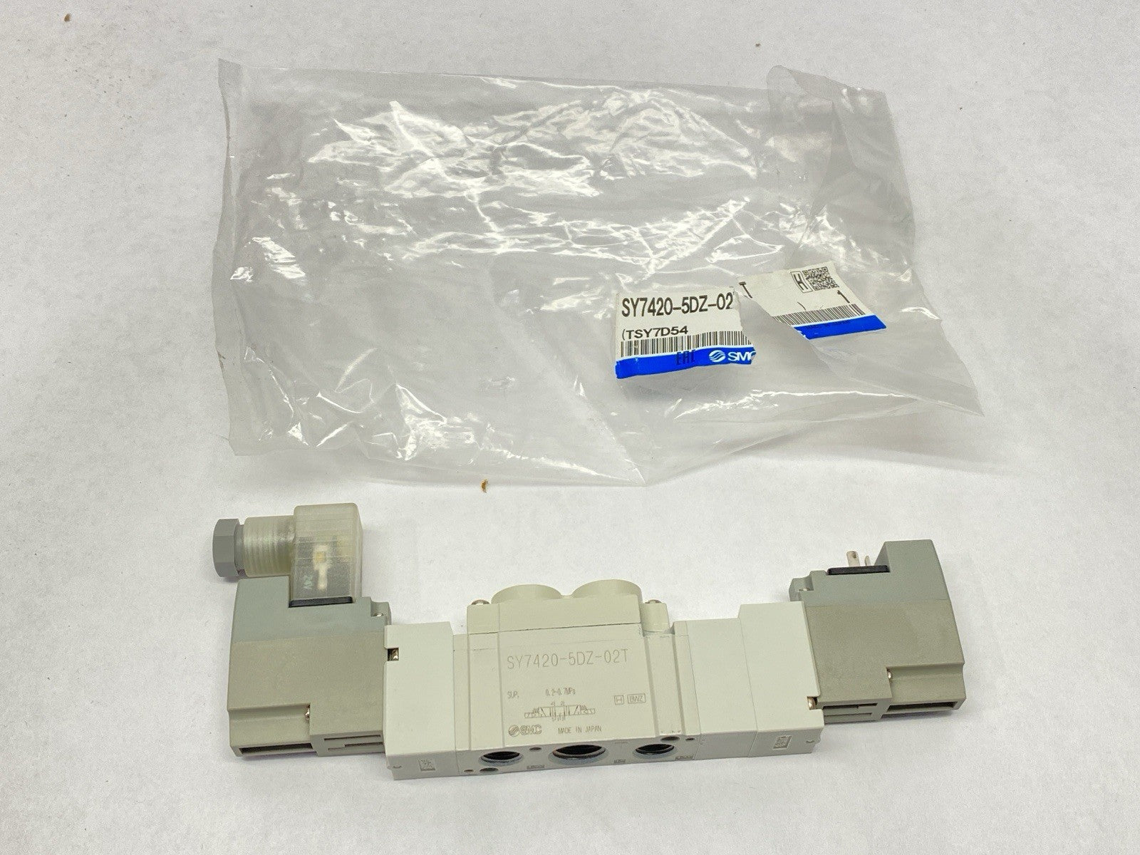 SY7420-5DZ-02T | SMC Pneumatic Solenoid Valve 3-Position 1/4" NPT - New Other - Maverick Industrial Sales