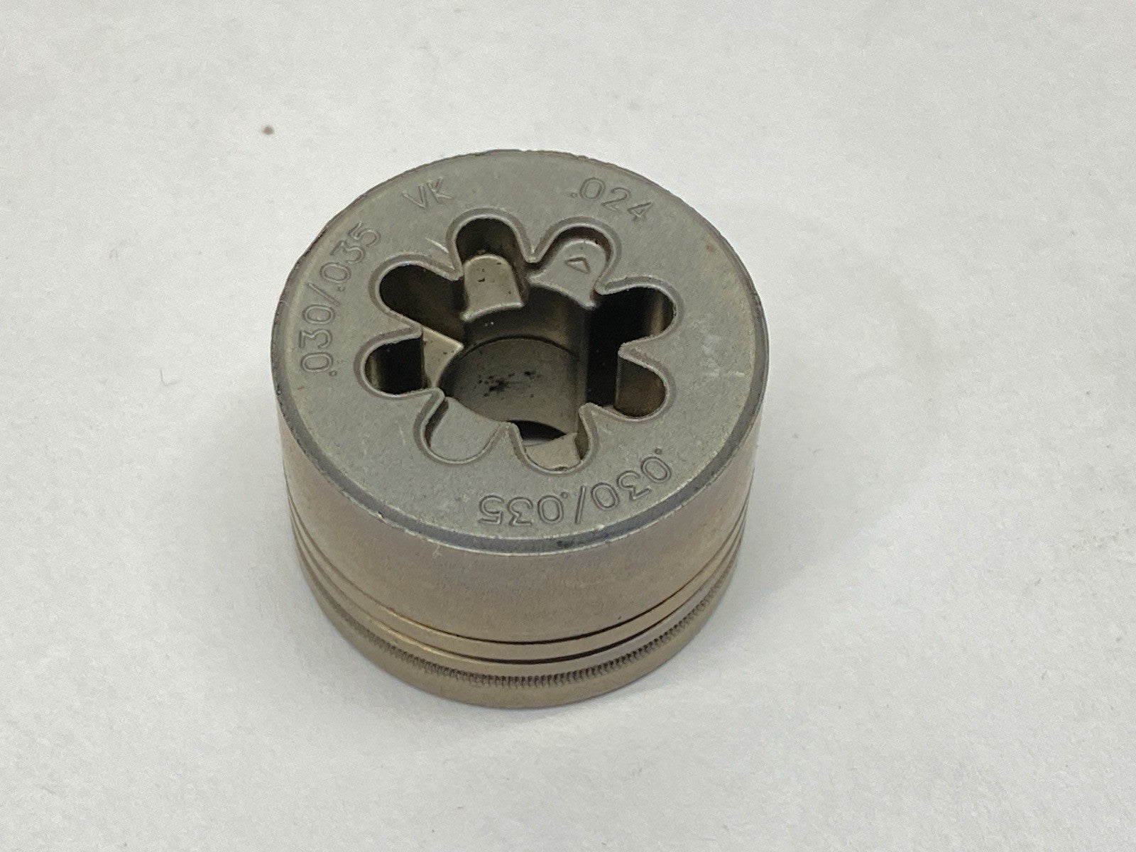 261157 | Miller .024, .030-.035V-Groove .035VK-Groove Drive Roll - New – Open box - Maverick Industrial Sales