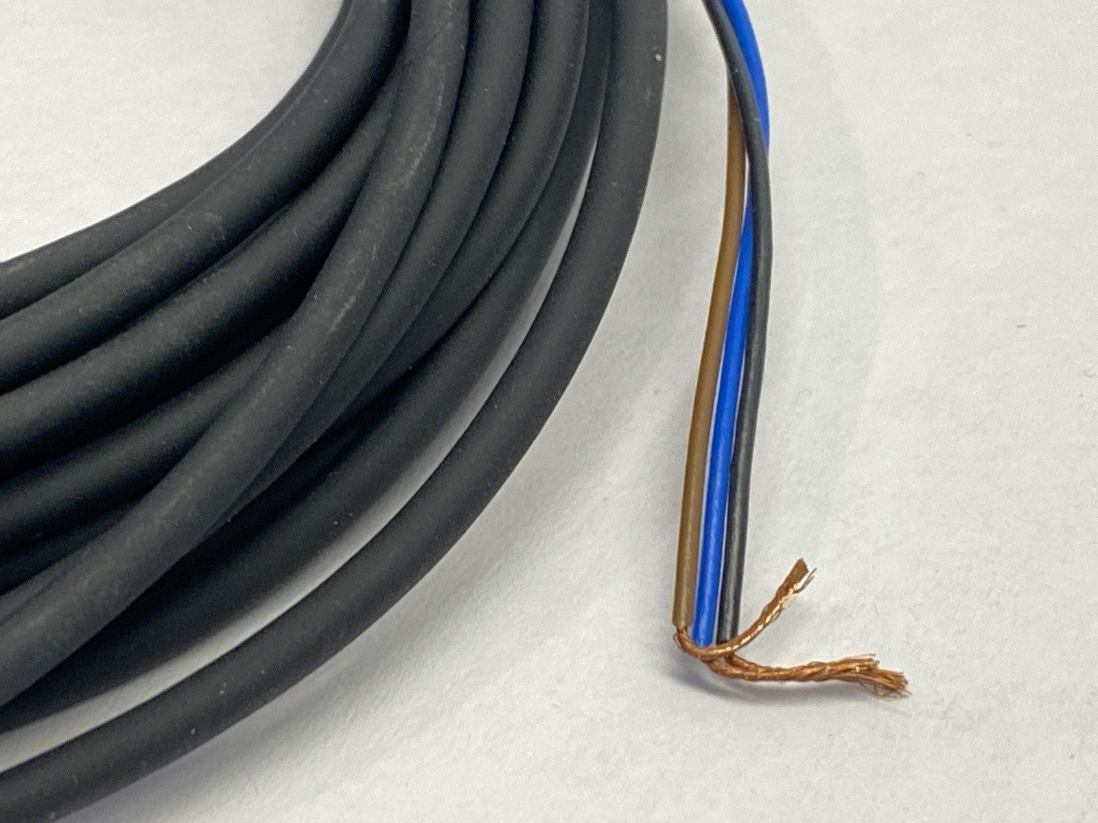 CN-73-C5 | SunX Sensor Quick-Connection Cable 5m - New – Open box - Maverick Industrial Sales