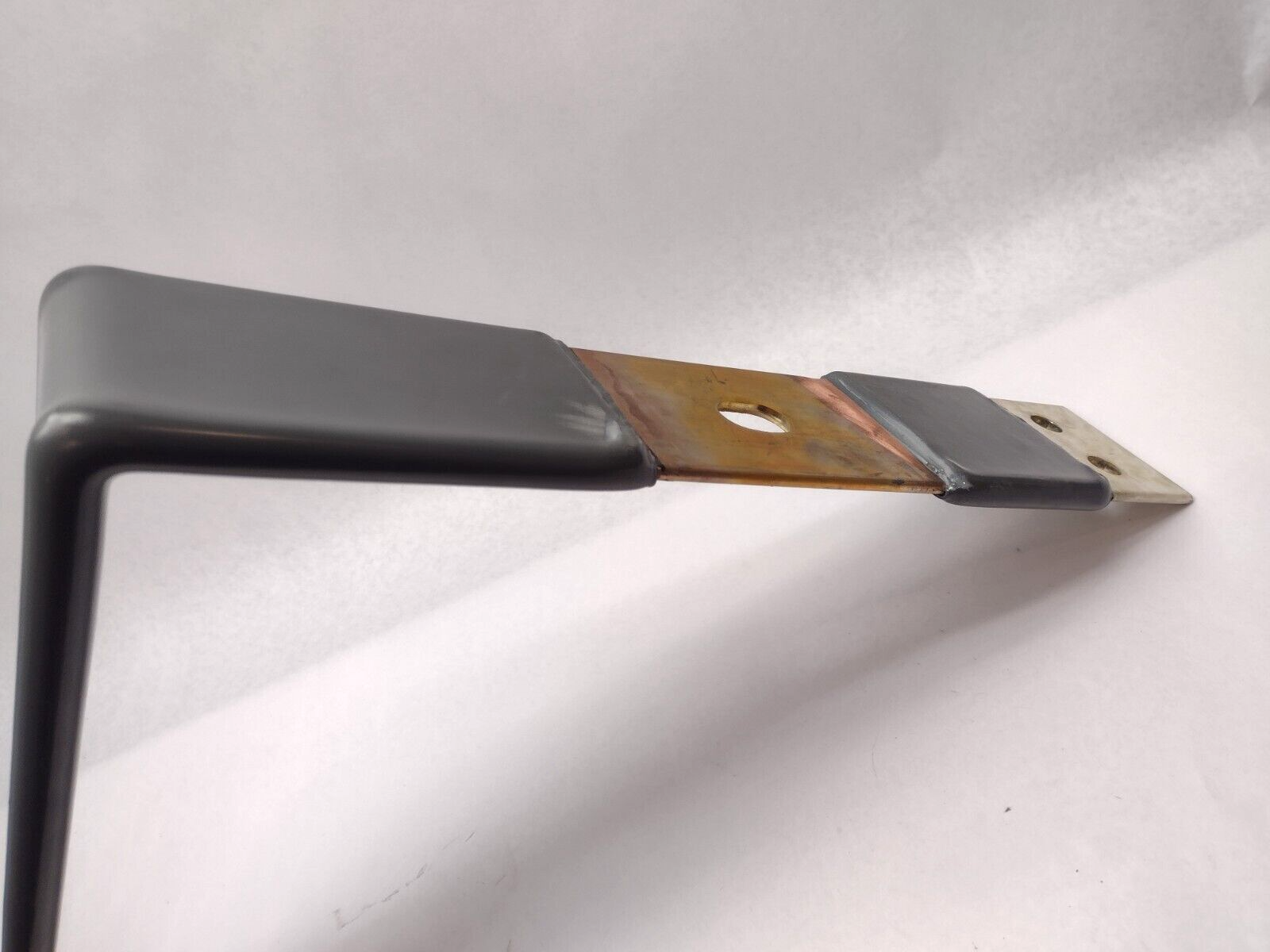 Powel 41417PBDF10575 Conductor Bar 90 Vert 0.25 X 4.00 Cracked Insulator - Maverick Industrial Sales