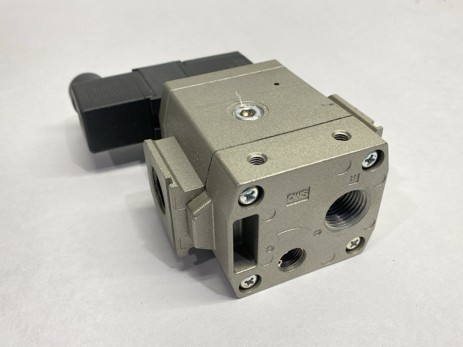 AV3000-N03-5DZ | SMC Soft Start Pneumatic Valve 3/8" NPT - Used - Maverick Industrial Sales