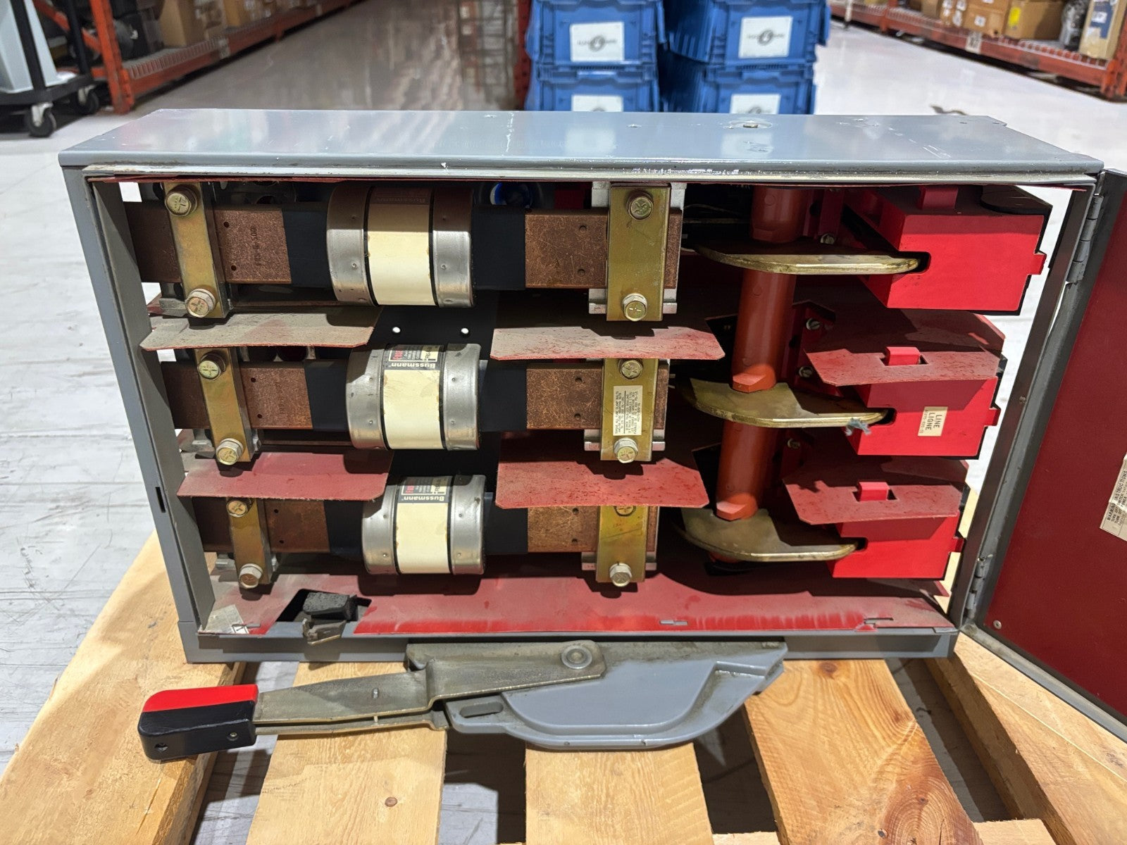 QMB366W | Square D Ser. E2 600A 3 Pole 600V Fusible Panelboard Switch Broken Hinge - Used - Maverick Industrial Sales