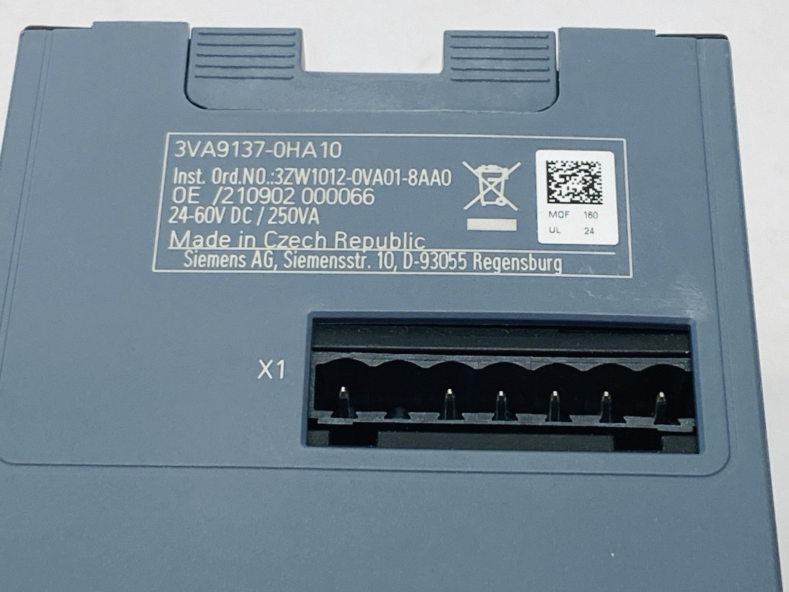 Siemens 3VA9137-0HA10 Manual Motor Operator Breaker 3VA 24-60VDC - Maverick Industrial Sales