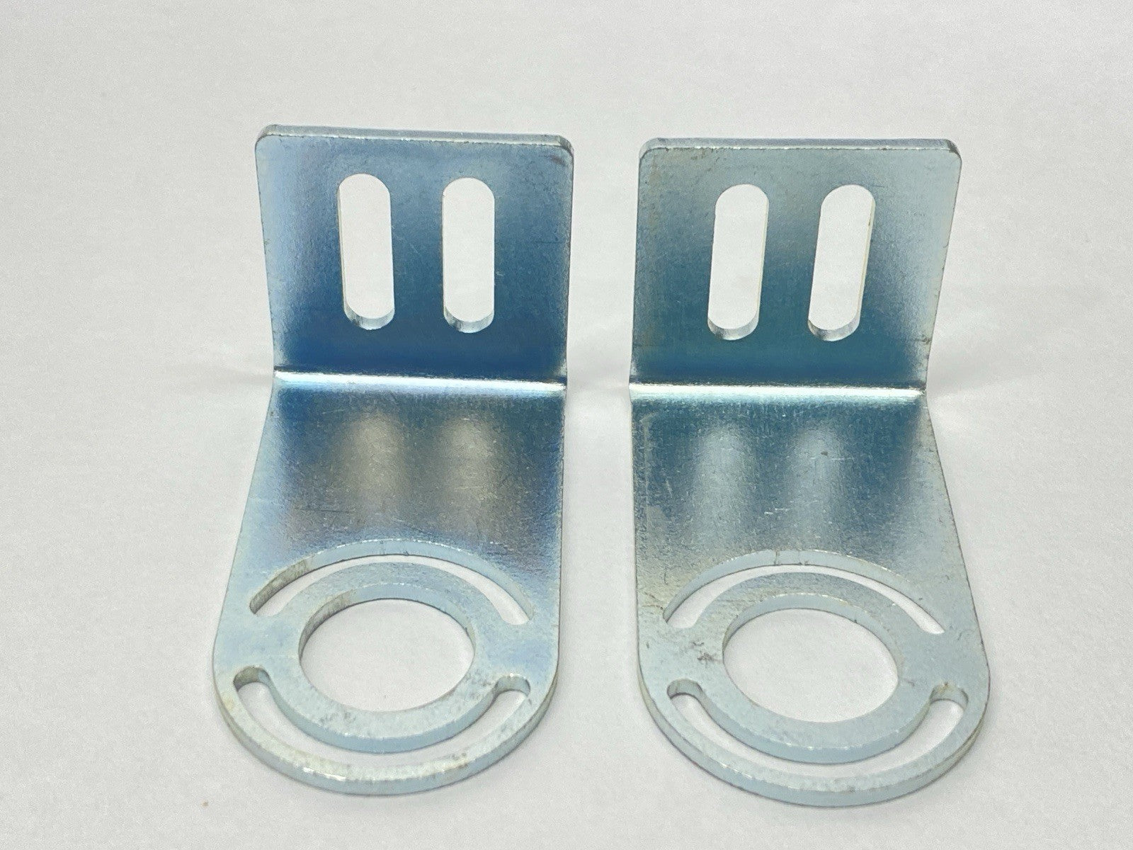 SMBWLS28SM | Banner Right-Angle Bracket For Surface Mounting 19158 LOT OF 2 - New – Open box - Maverick Industrial Sales