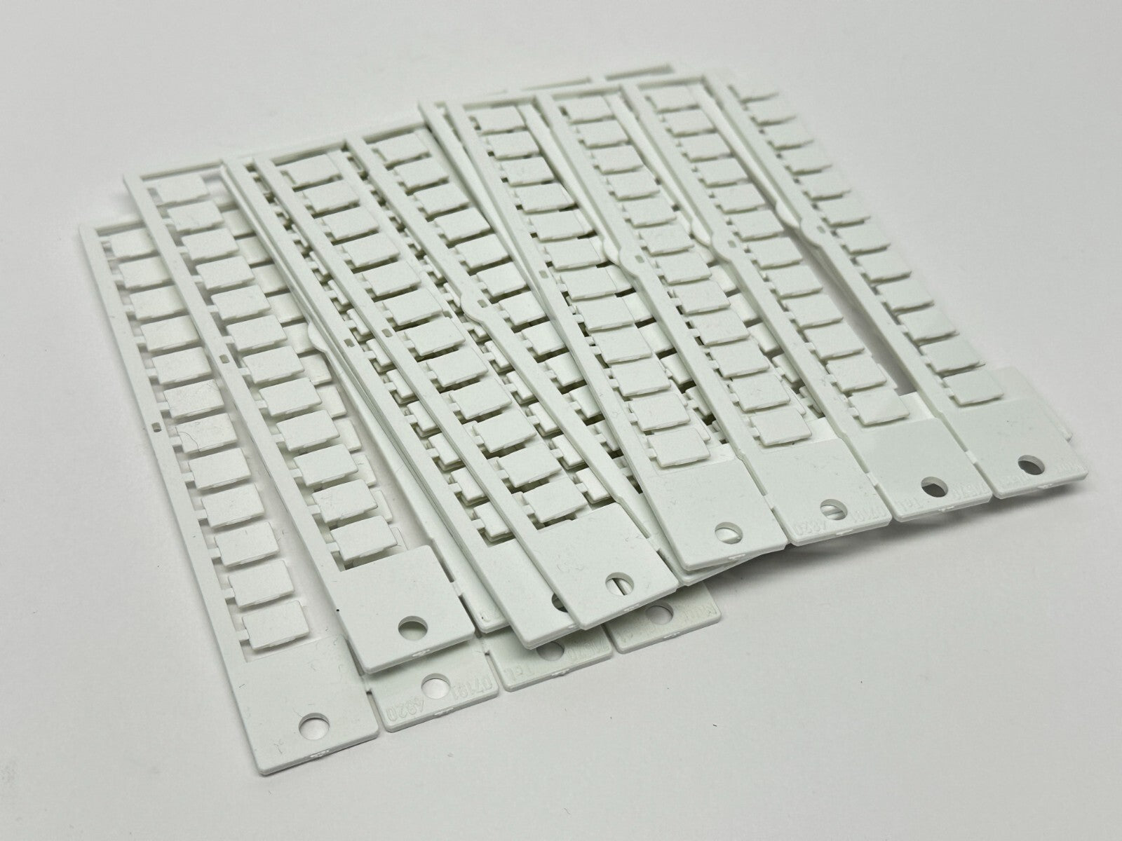 Murrplastik 86401652 Labeling Type SKS/PC 10x7 WIN-Type 96 LOT OF 336 - Maverick Industrial Sales