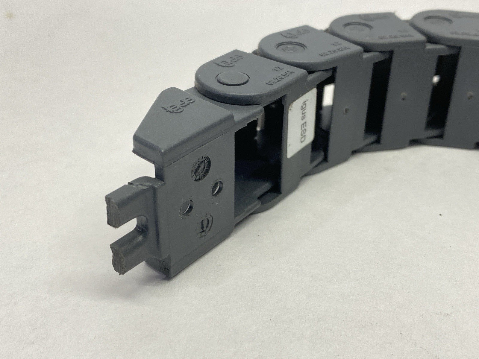 09.20.048 | Igus Zipper E-Chain Series 09 ESD 13 Links 0.85ft - Used - Maverick Industrial Sales