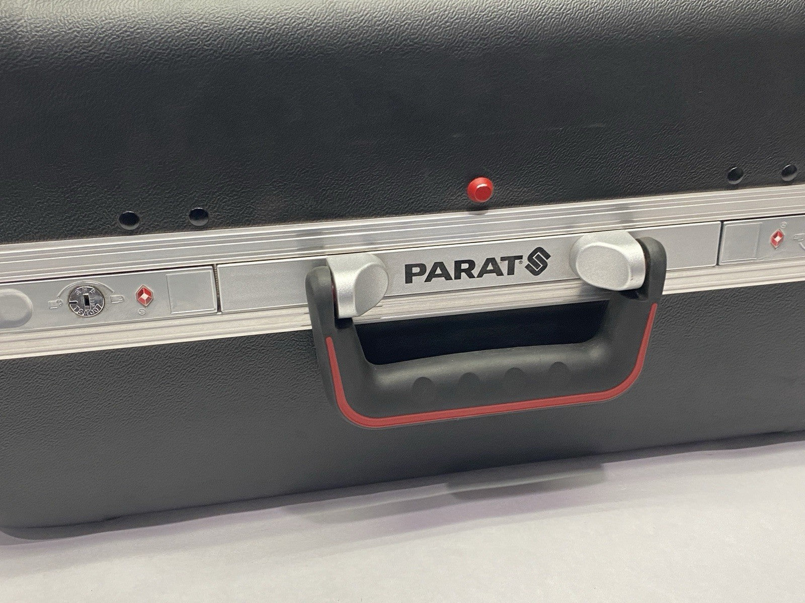 Parat Hard Shell Tool Case TSA Lock 18" x 14" x 9" - Open box - Maverick Industrial Sales