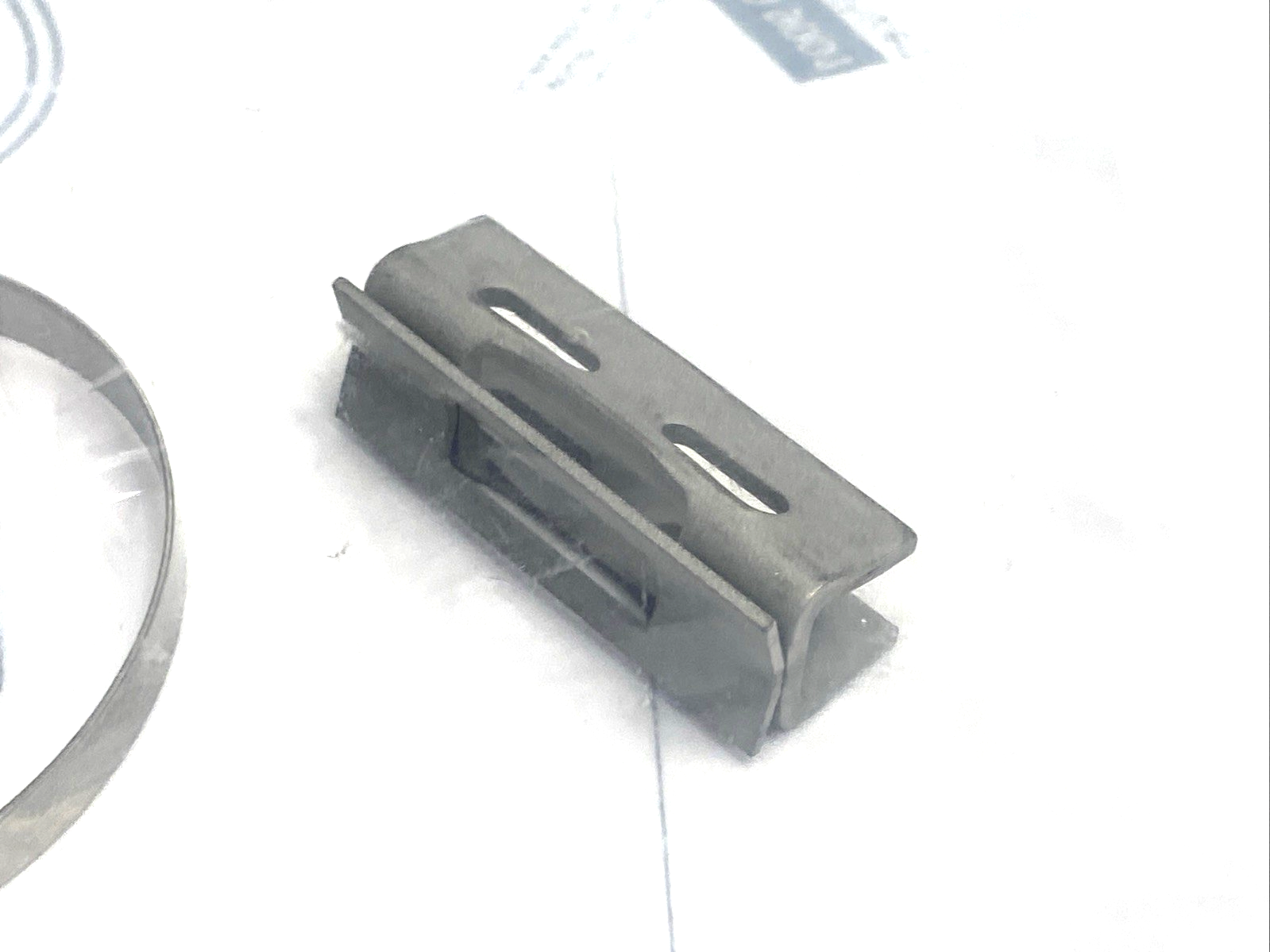 ifm E11977 Fixing Strap For Smooth Body Cylinder FIXING STRAP CLEAN-LINE CYL 2PK - Maverick Industrial Sales