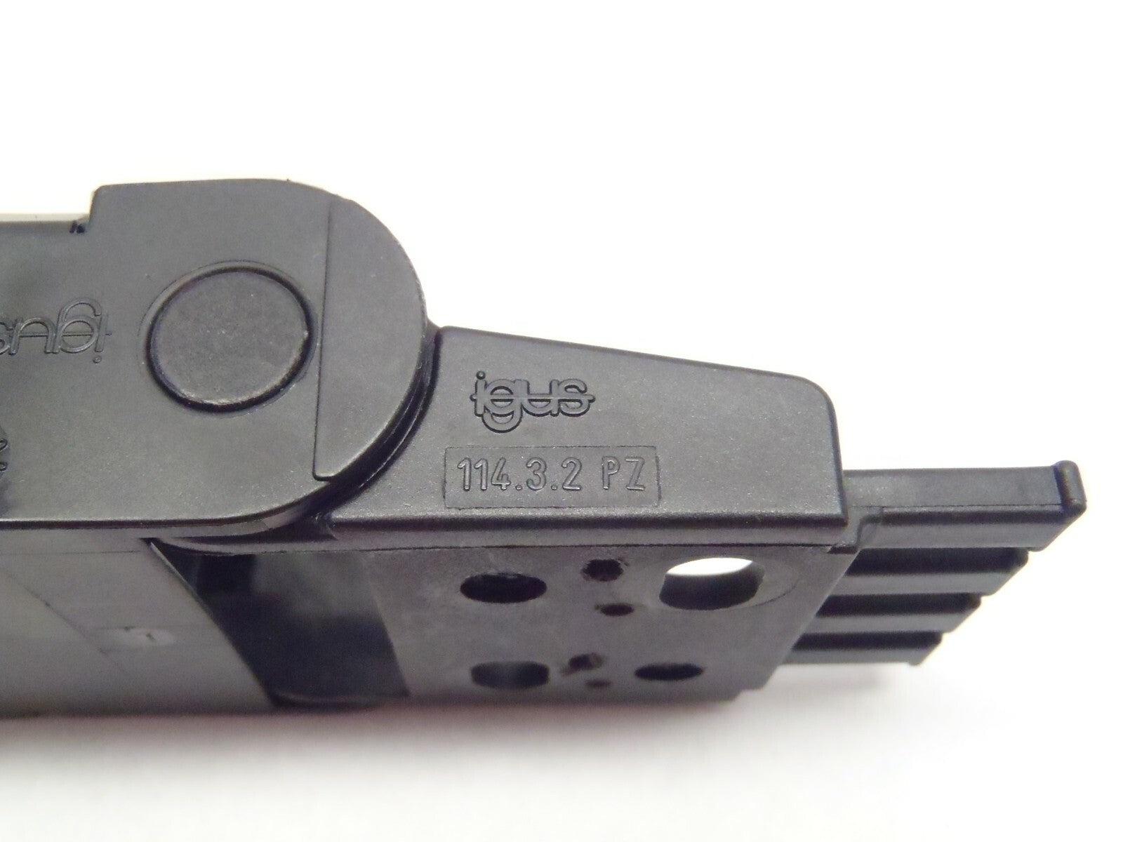 Igus 14.3.038 E-Chain Cable Carrier 8 Links 1-1/2" Width w/114.3.1 PZ 114.3.2 PZ - Maverick Industrial Sales